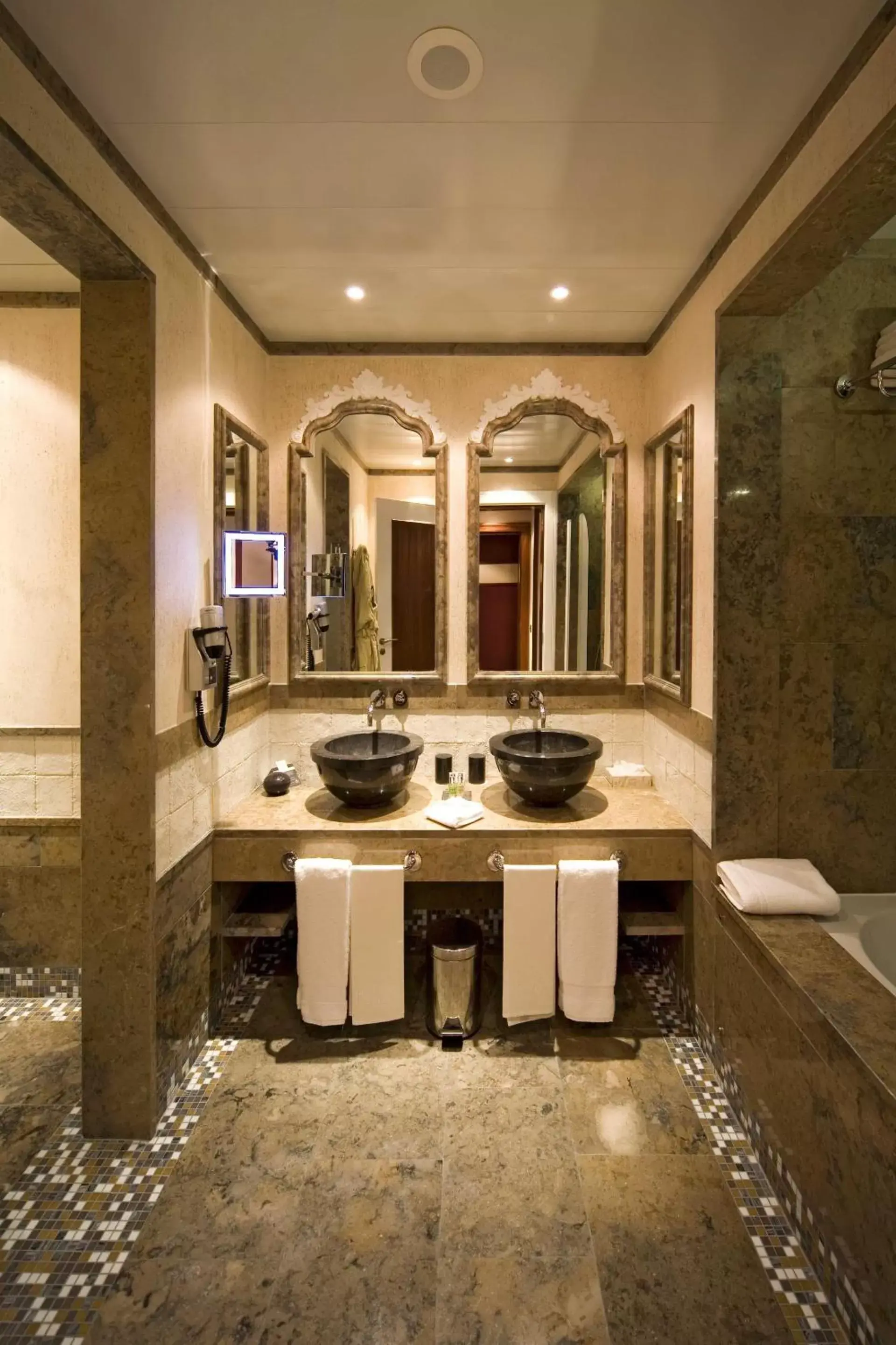 Bathroom, Restaurant/Places to Eat in Grande Real Villa Itália Hotel & Spa