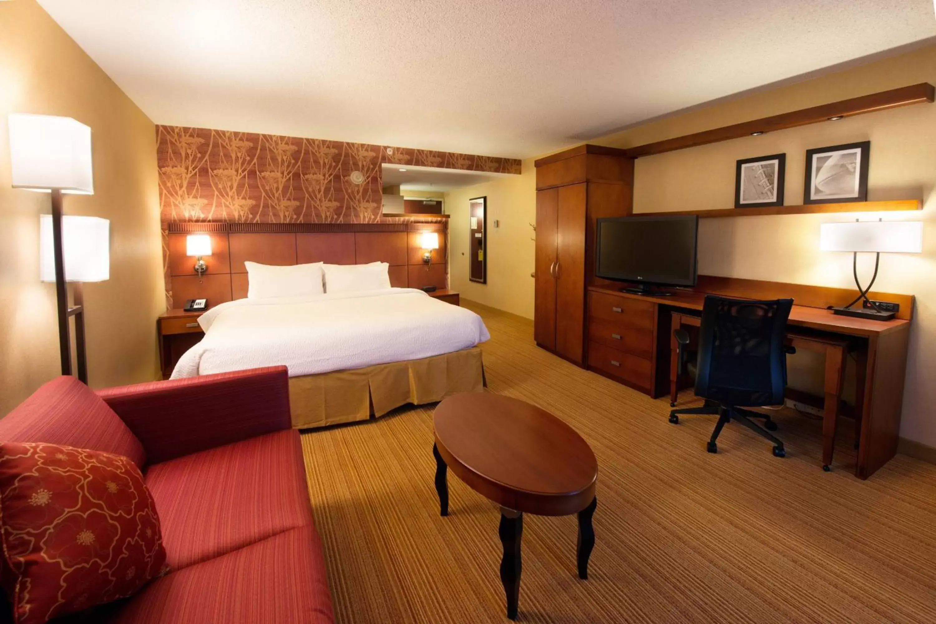 Photo of the whole room, Bed in Courtyard by Marriott Canton