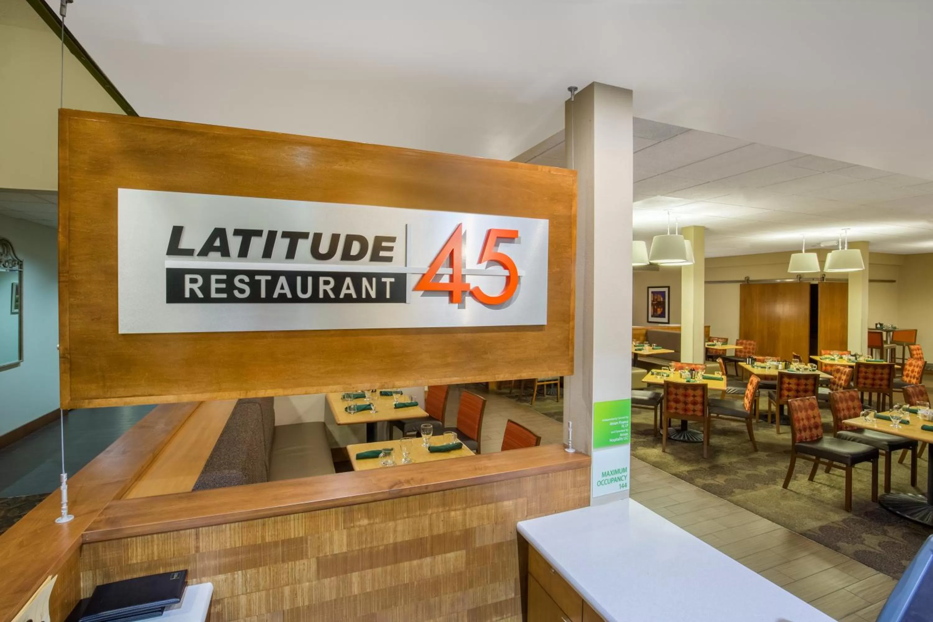 Restaurant/places to eat in Holiday Inn Portland-Airport I-205 by IHG