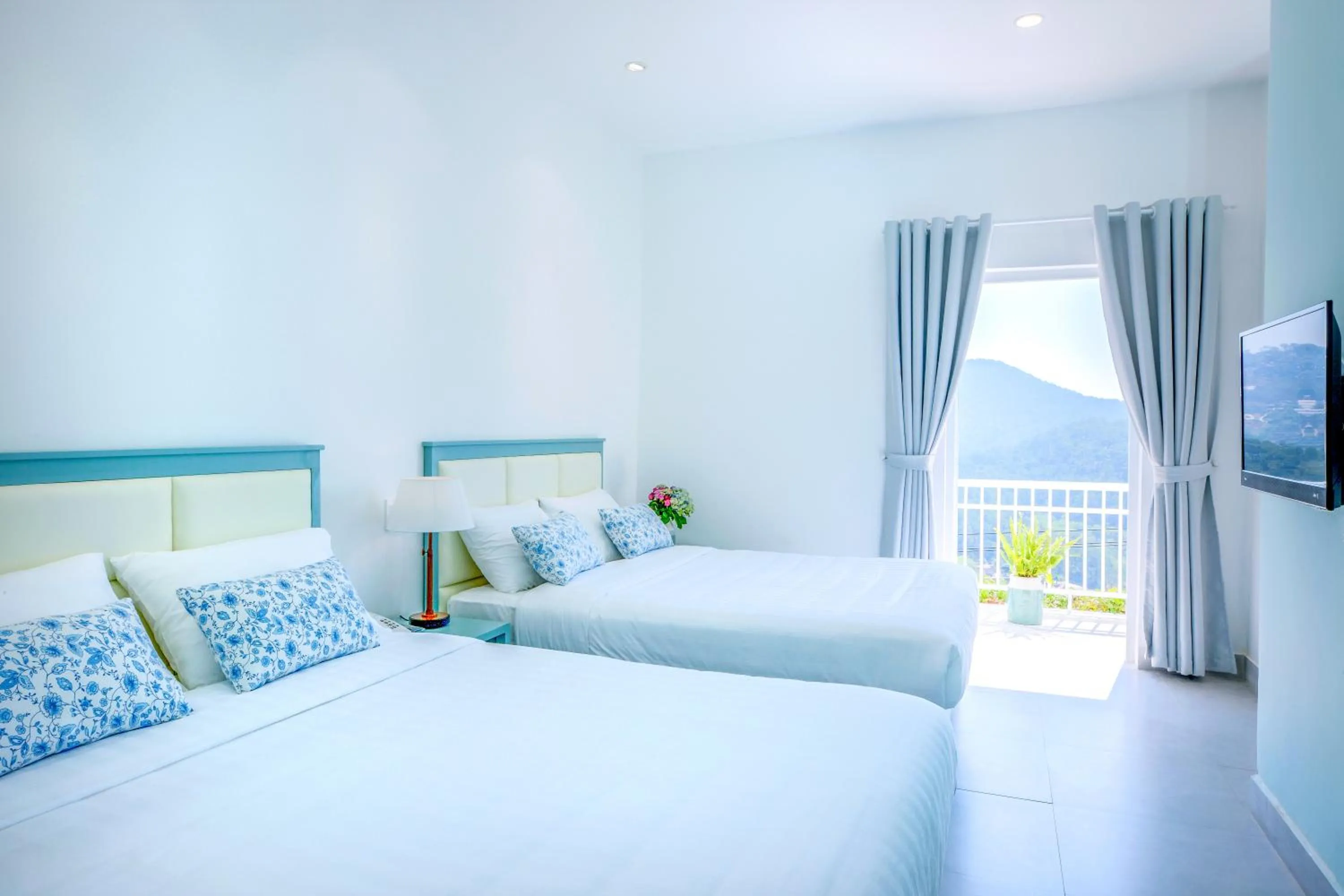 Bed in Dalat De Charme Village