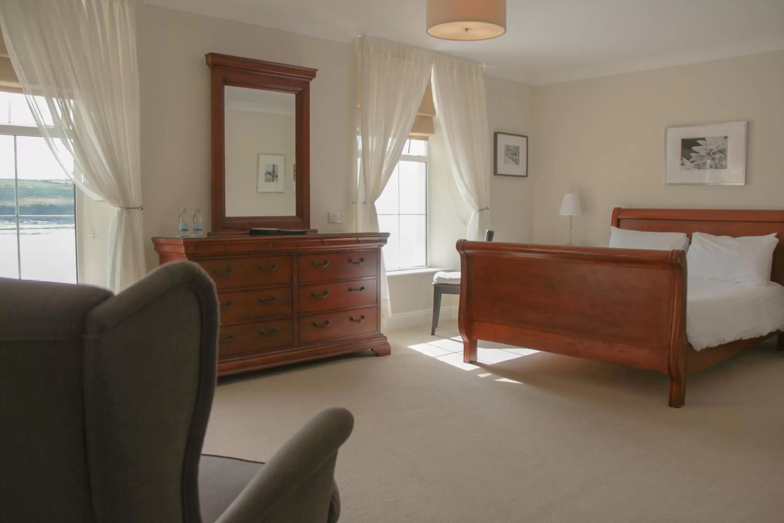 Bedroom, Seating Area in Walter Raleigh Hotel