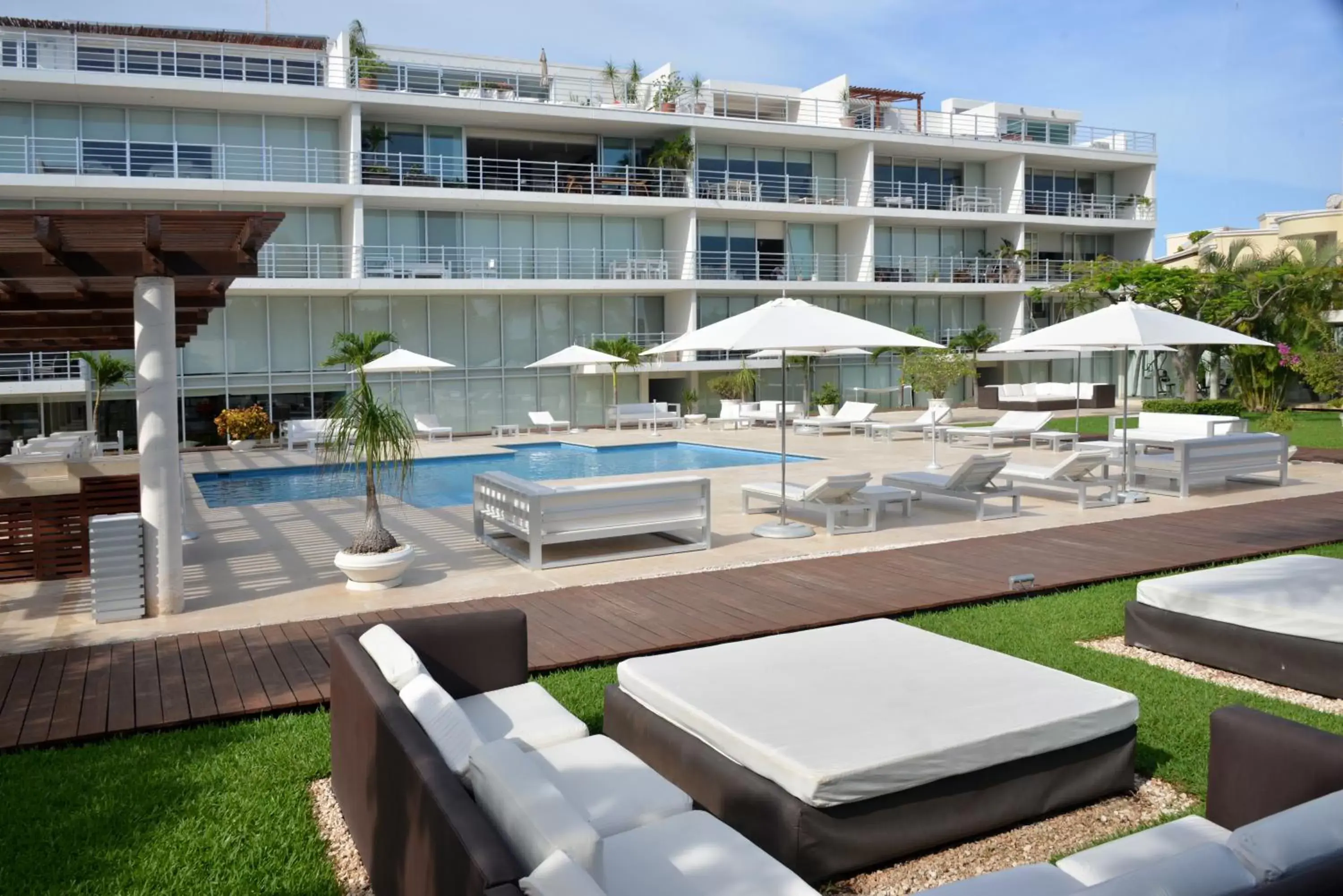 Garden, Patio/Outdoor Area in Magia Beachside Condo