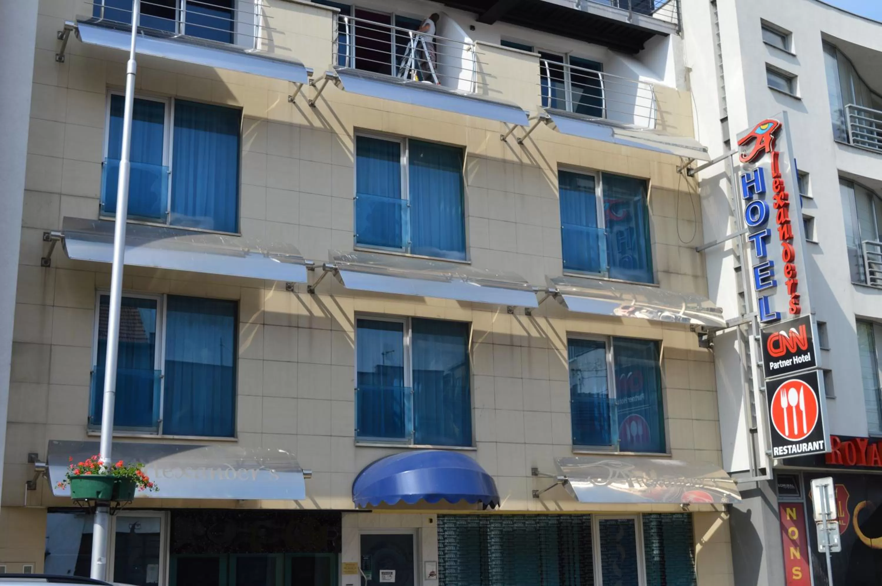 Facade/entrance in Hotel Alexander's