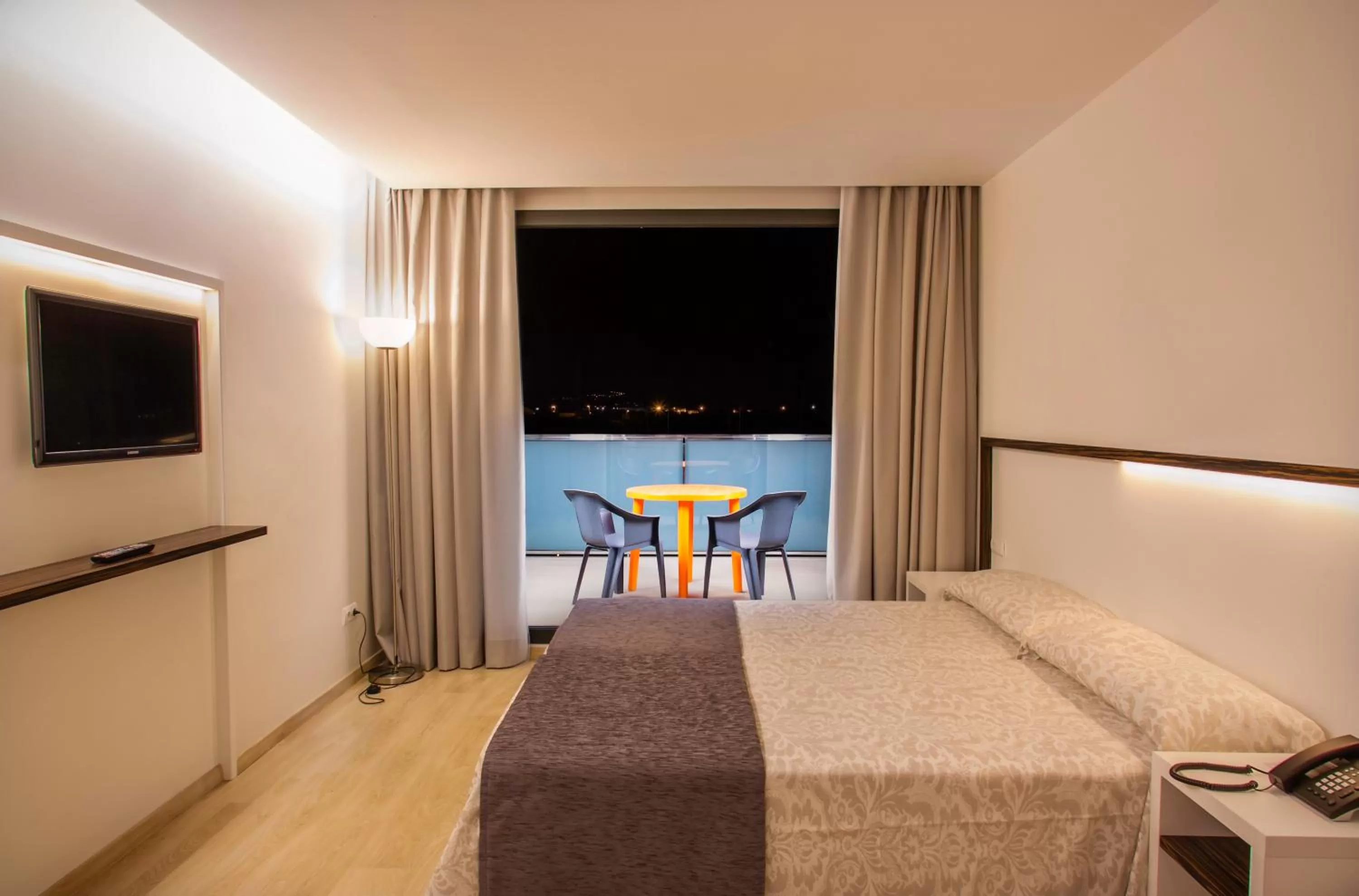 Bedroom, Bed in ApartHotel Playa Oliva