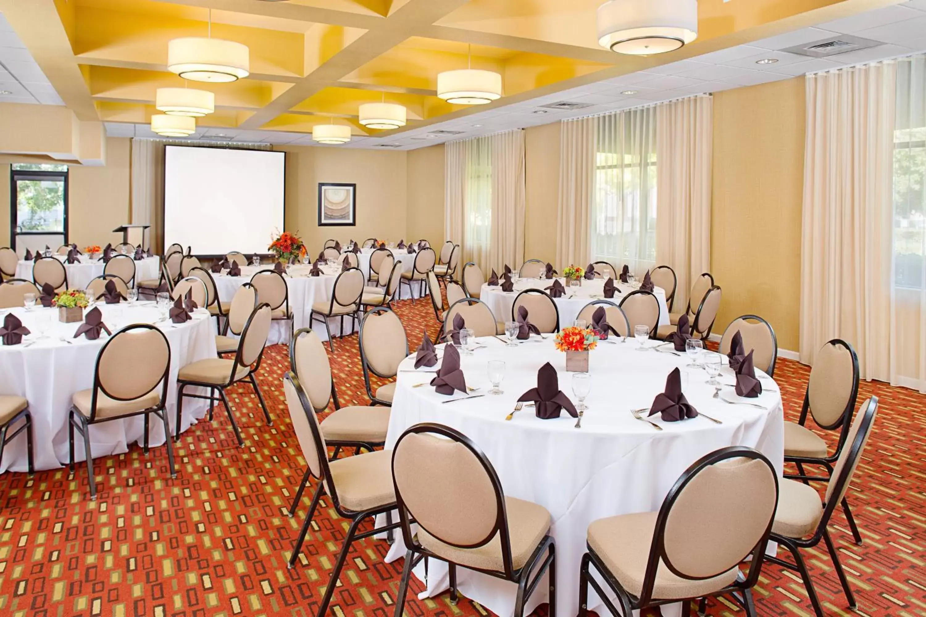 Meeting/conference room, Restaurant/Places to Eat in Courtyard by Marriott Sacramento Midtown