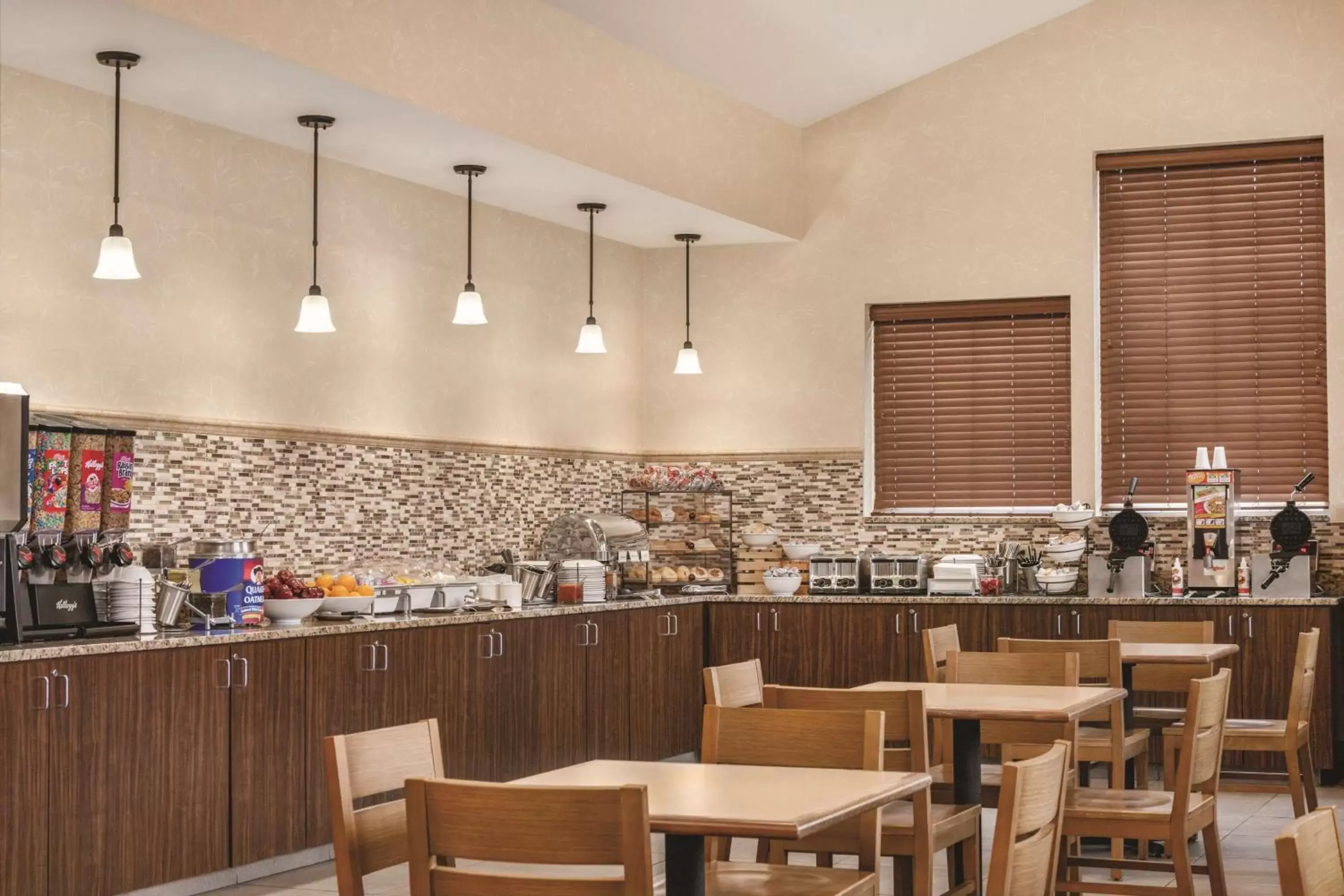 Restaurant/Places to Eat in Country Inn & Suites by Radisson, Woodbury, MN