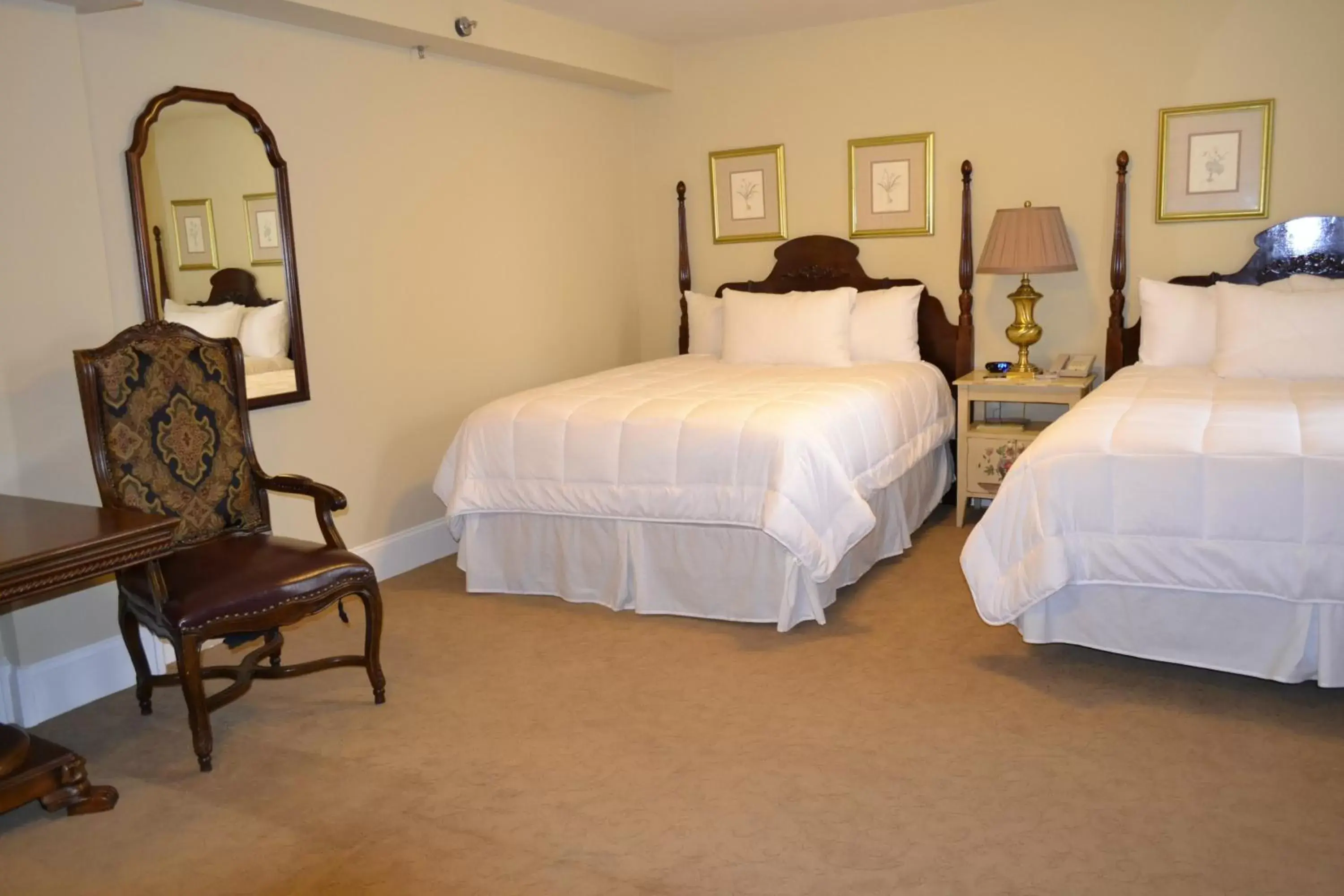 Bedroom in Grant Hall Hotel