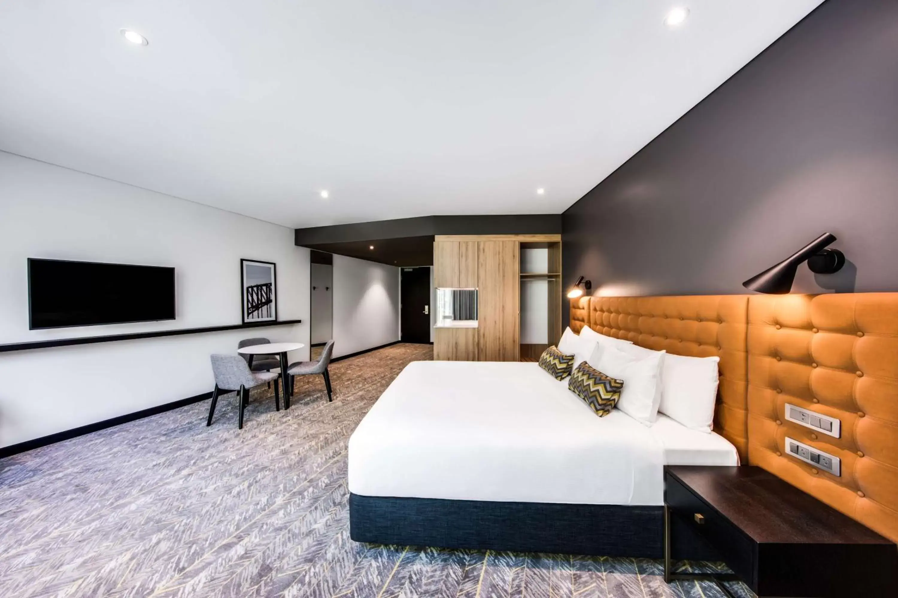 Bedroom, TV/Entertainment Center in Vibe Hotel North Sydney