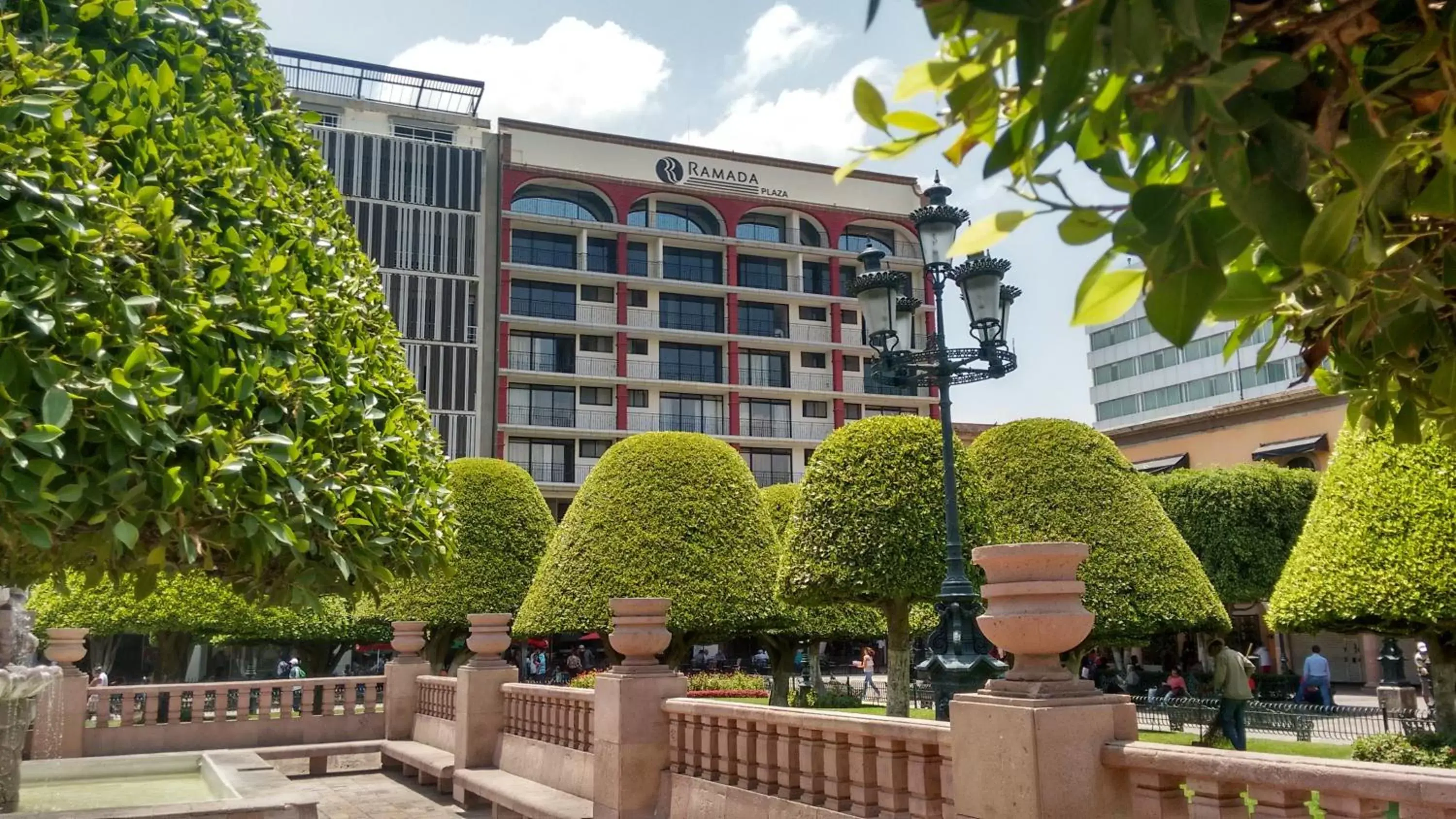Property building in Ramada Plaza by Wyndham Leon Property building in Ramada Plaza by Wyndham Leon