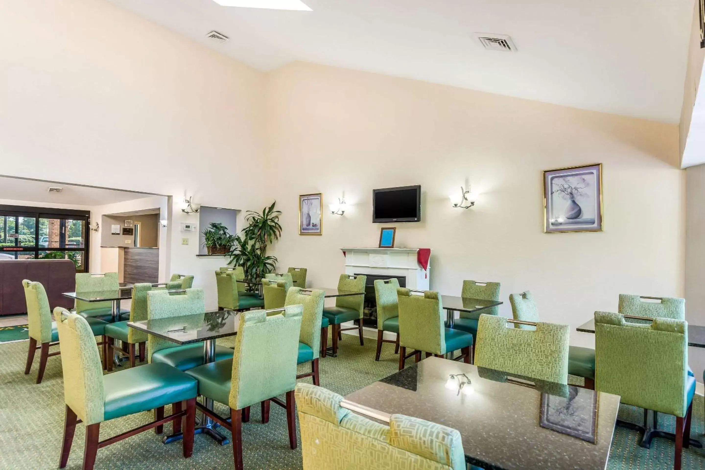 Restaurant/Places to Eat in Quality Inn Petersburg Near Fort Gregg-Adams