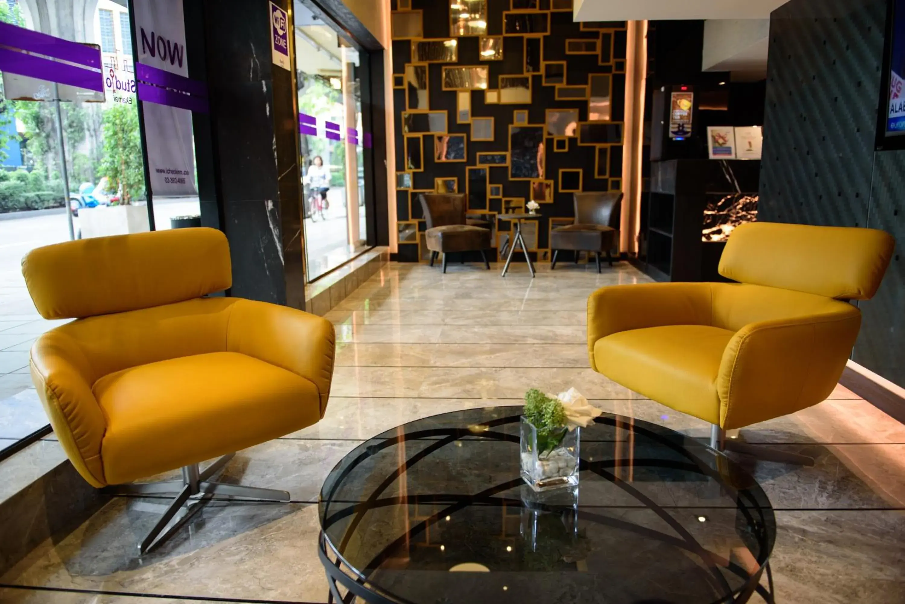 Lobby or reception in Studio Ekamai Lobby or reception in Studio Ekamai