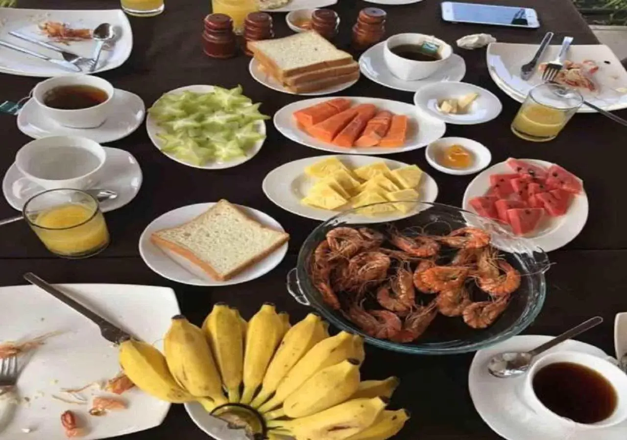 Continental breakfast in Sunrise Palace Negombo