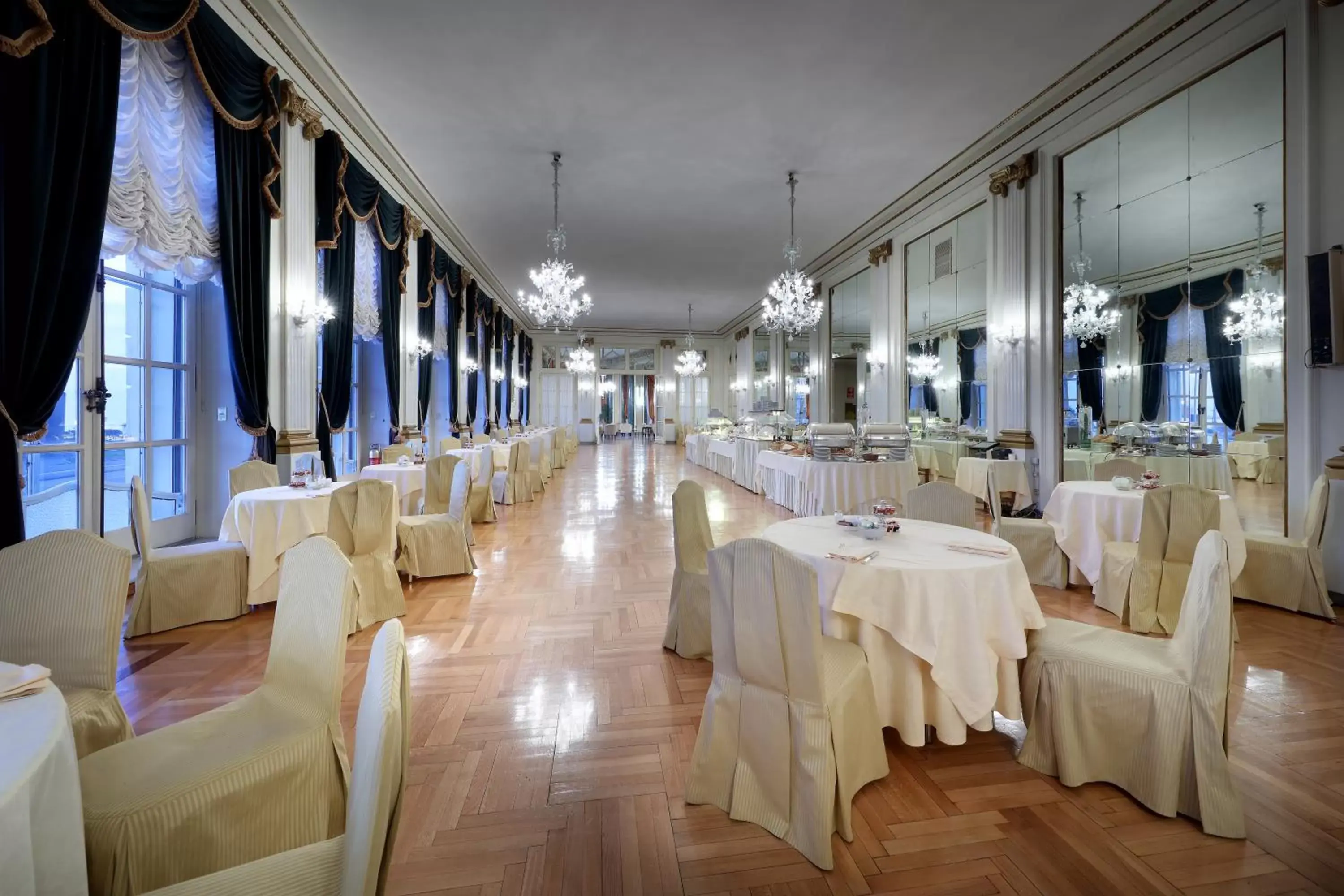 Restaurant/places to eat, Banquet Facilities in Eurostars Hotel Excelsior