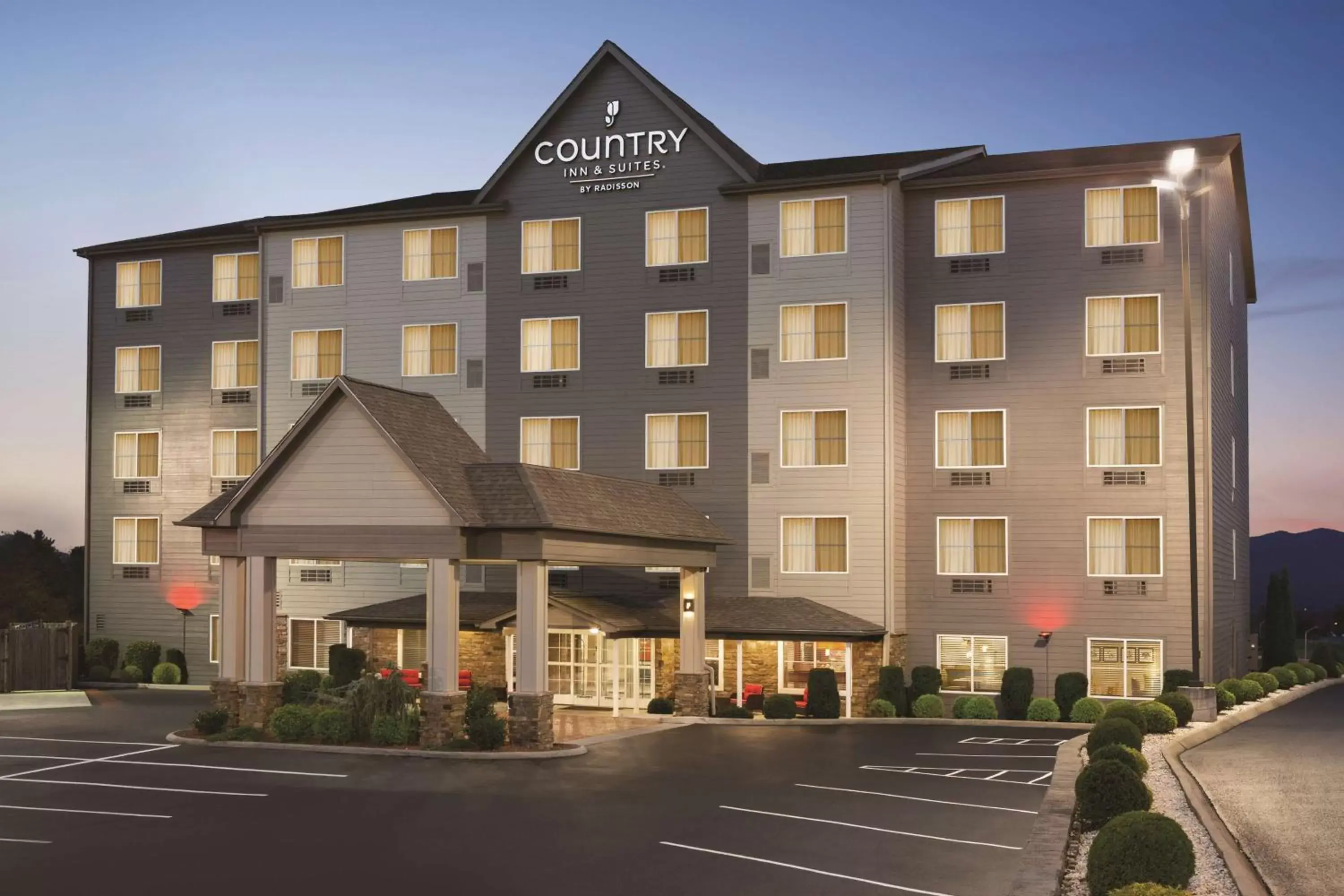 Property Building in Country Inn & Suites by Radisson, Wytheville, VA