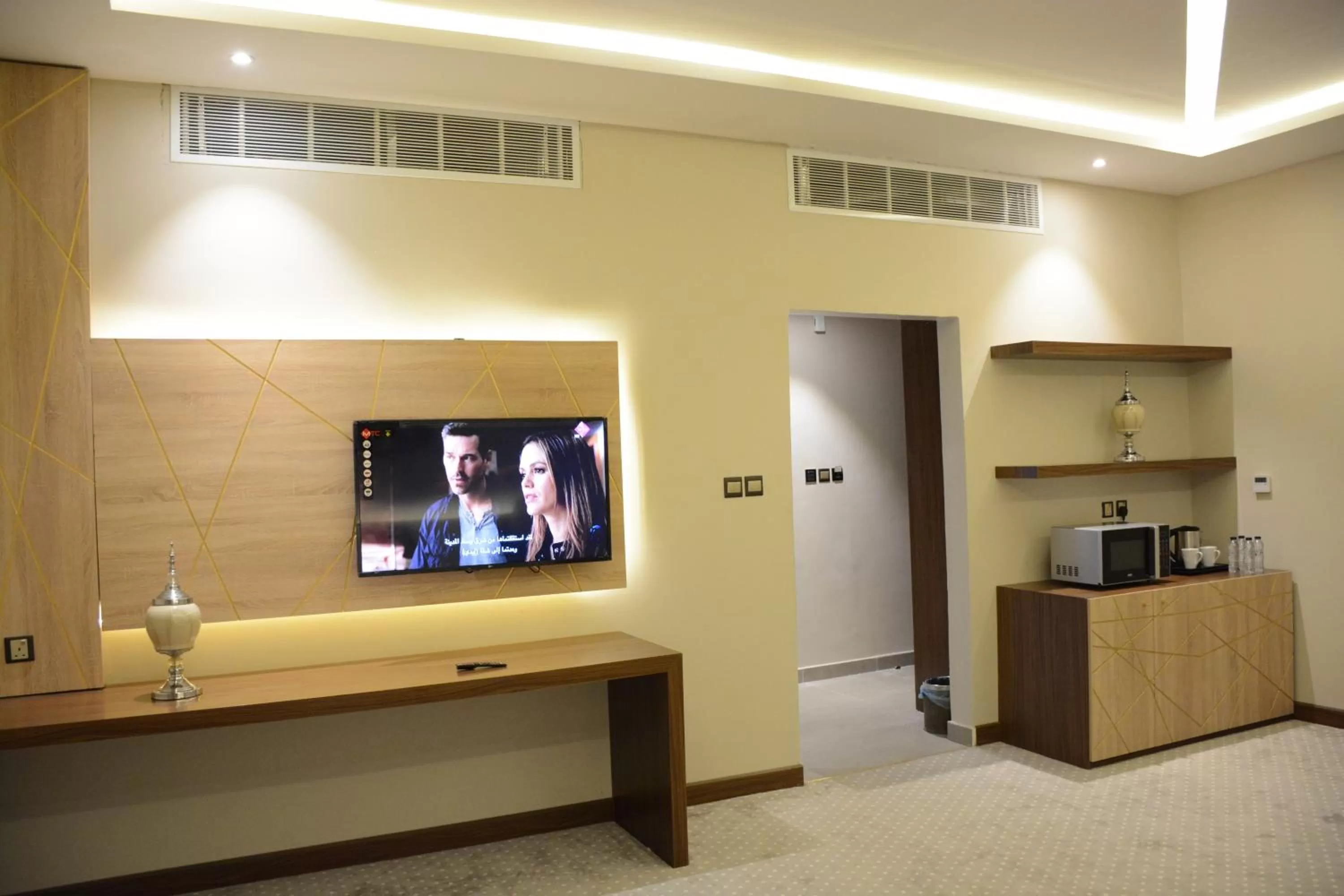TV and multimedia, TV/Entertainment Center in E1 Hotel