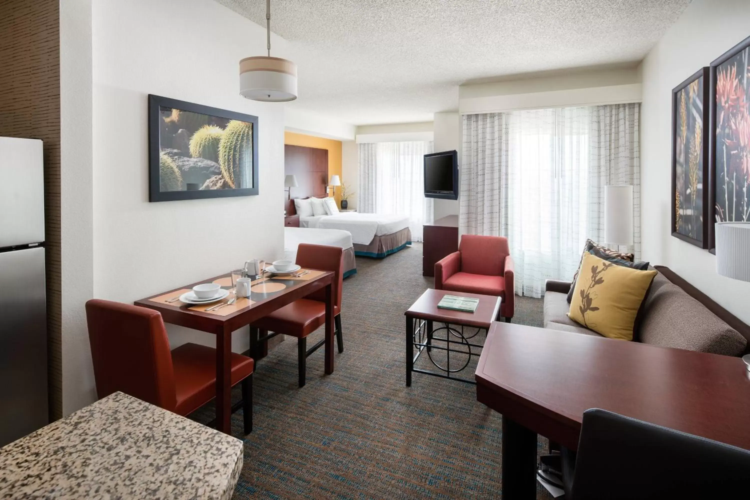 Bedroom, Seating Area in Residence Inn Phoenix Desert View at Mayo Clinic