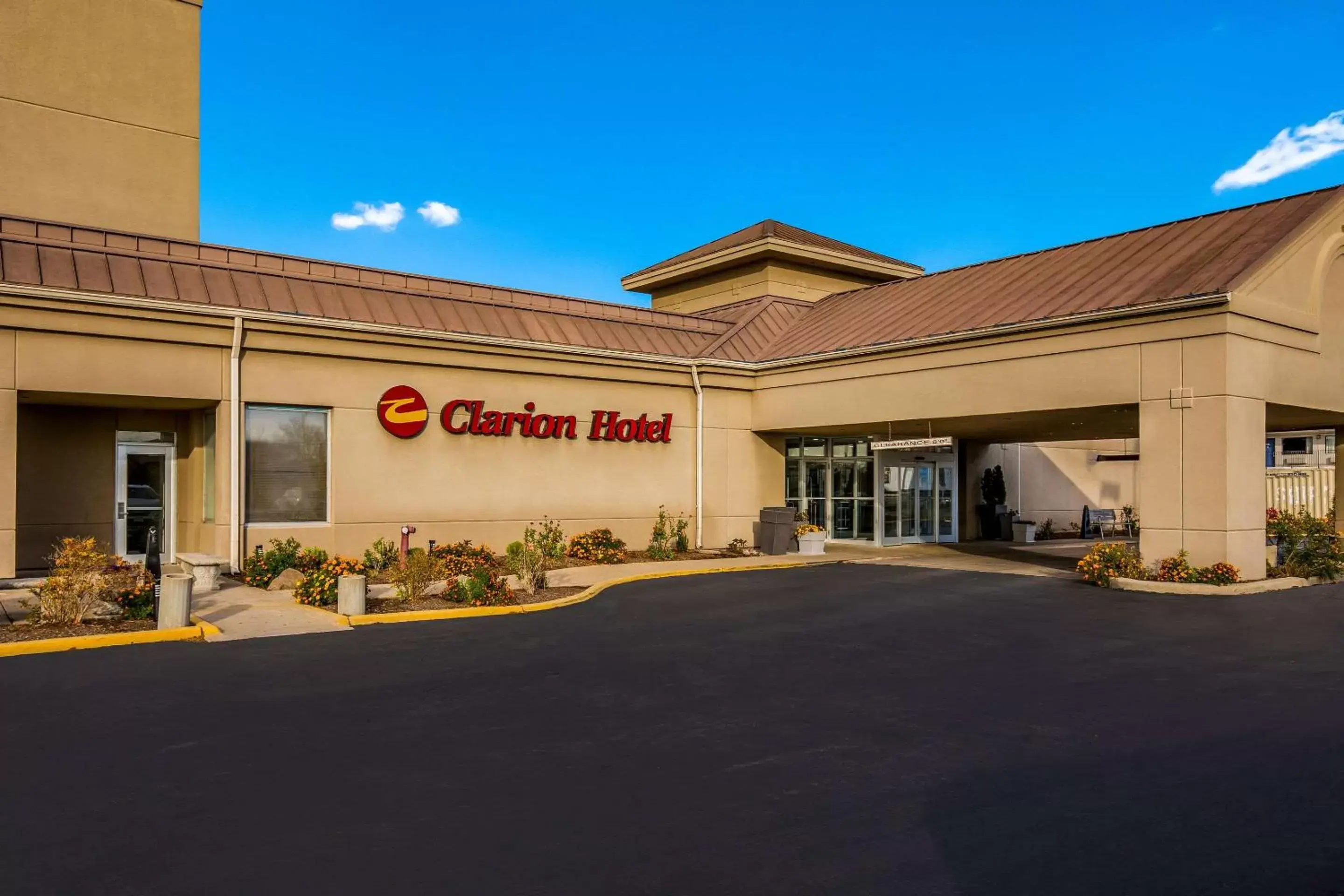 Property Building in Clarion Hotel and Conference Center - Joliet