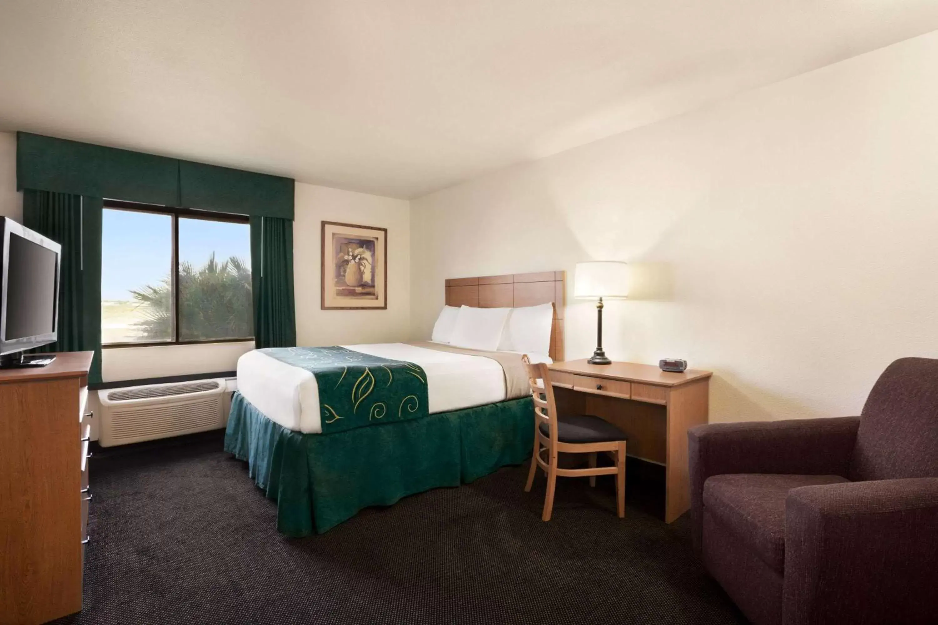 Photo of the whole room in Travelodge by Wyndham Pecos