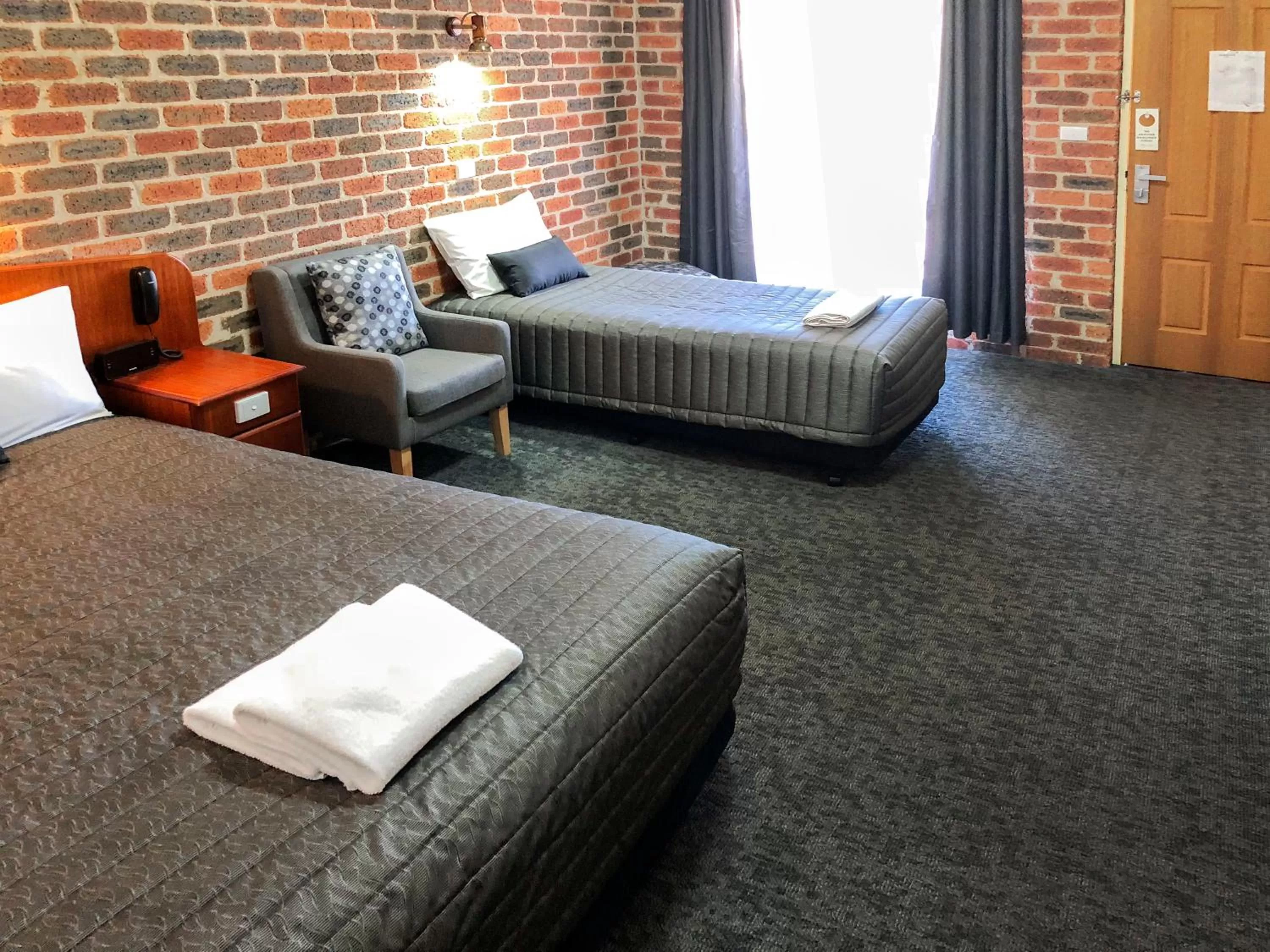 Bed in Leeton Heritage Motor Inn