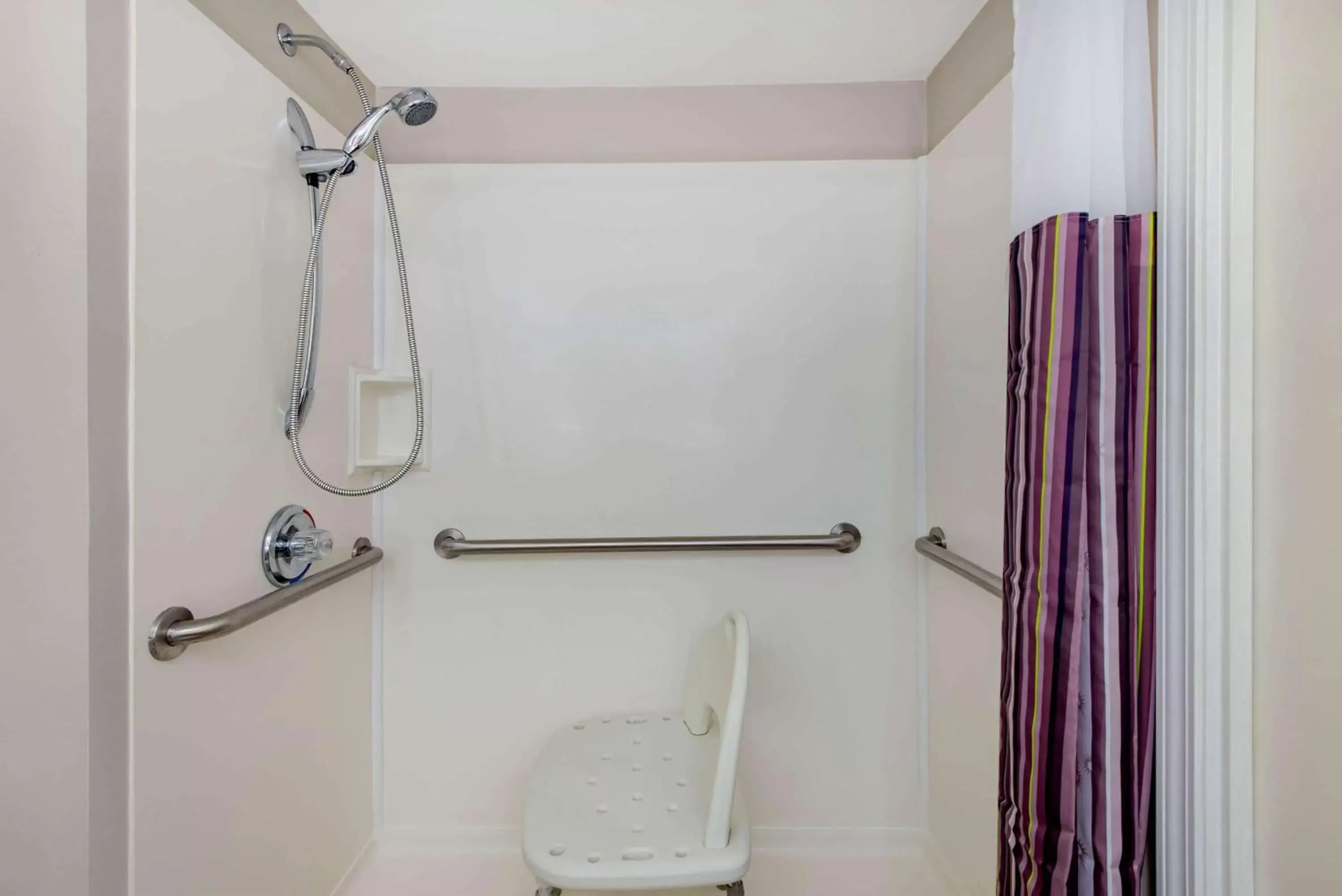 Shower, Bathroom in La Quinta by Wyndham Lexington Park - Patuxent