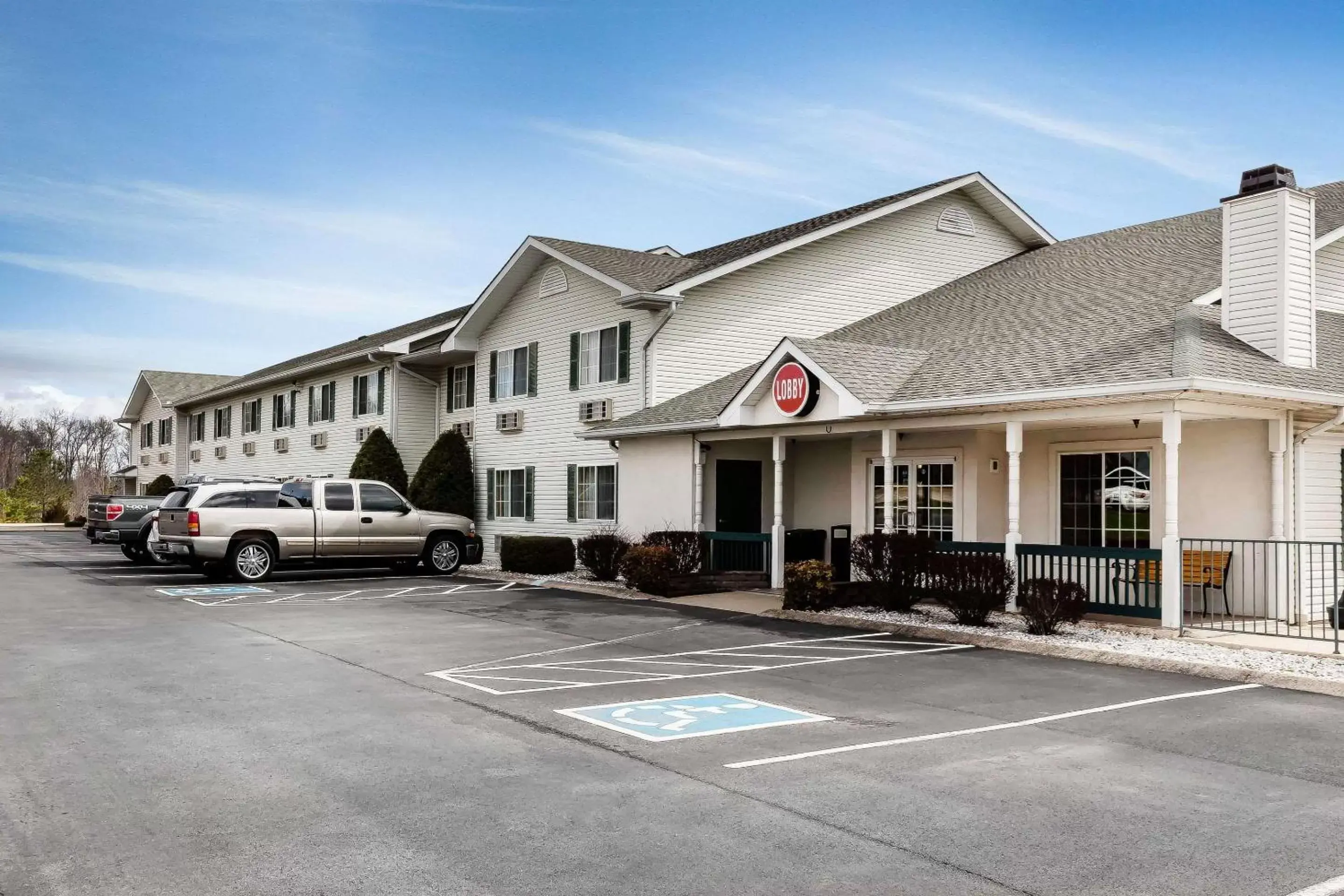 Property Building in Econo Lodge Inn and Suites