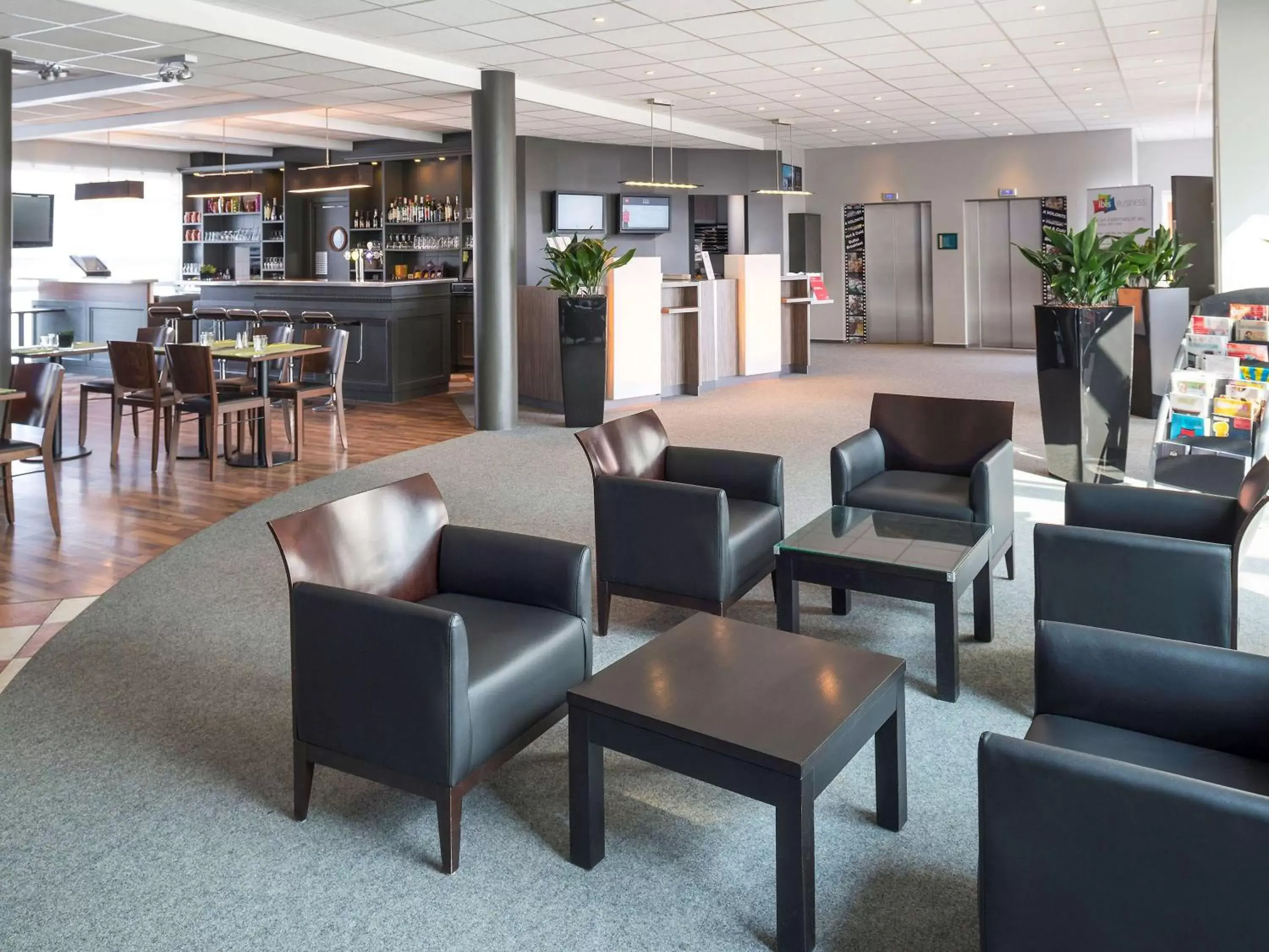 Restaurant/places to eat, Lounge/Bar in ibis Luxembourg Sud
