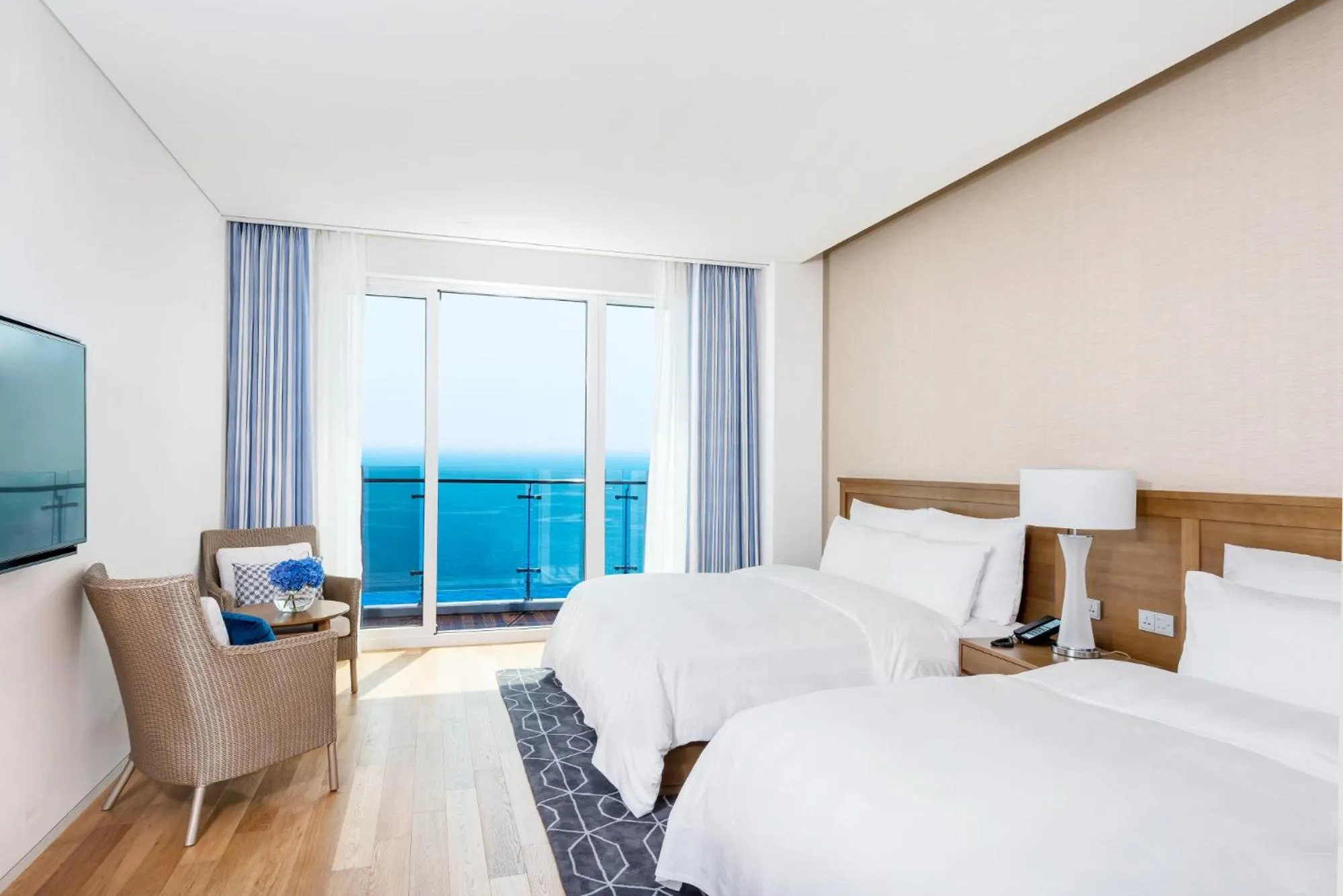 Bed in Lotte Resort Sokcho