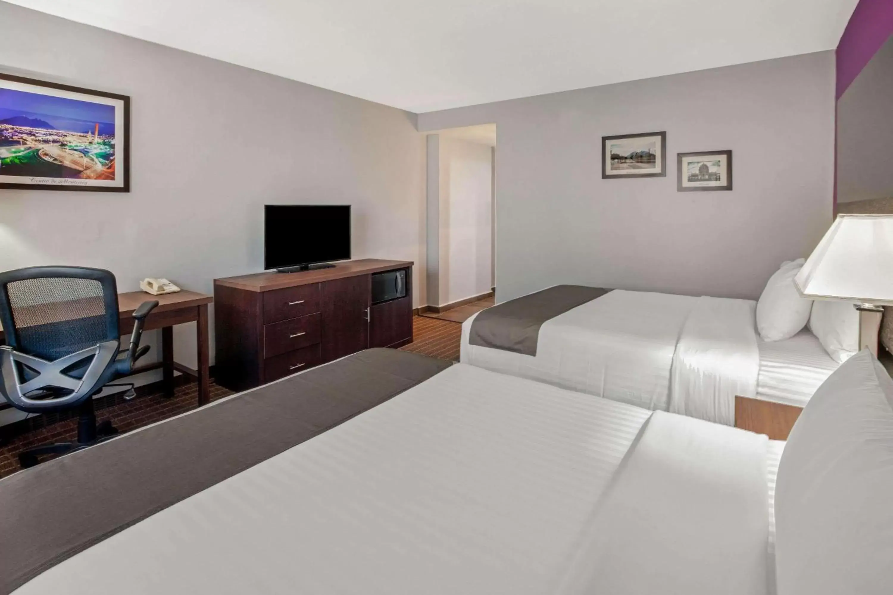 Photo of the whole room, Bed in CHN Hotel Monterrey Centro, Trademark Collection by Wyndham