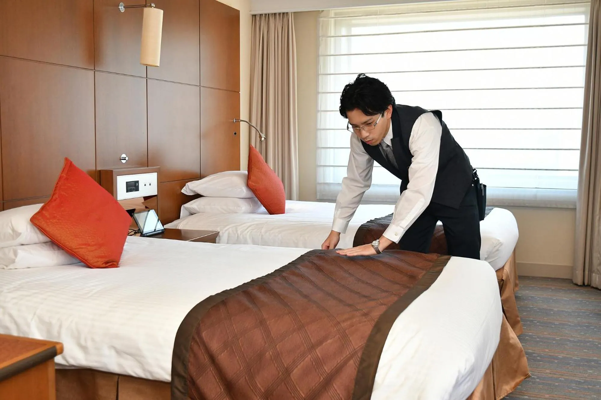 Staff, Bed in Royal Park Hotel