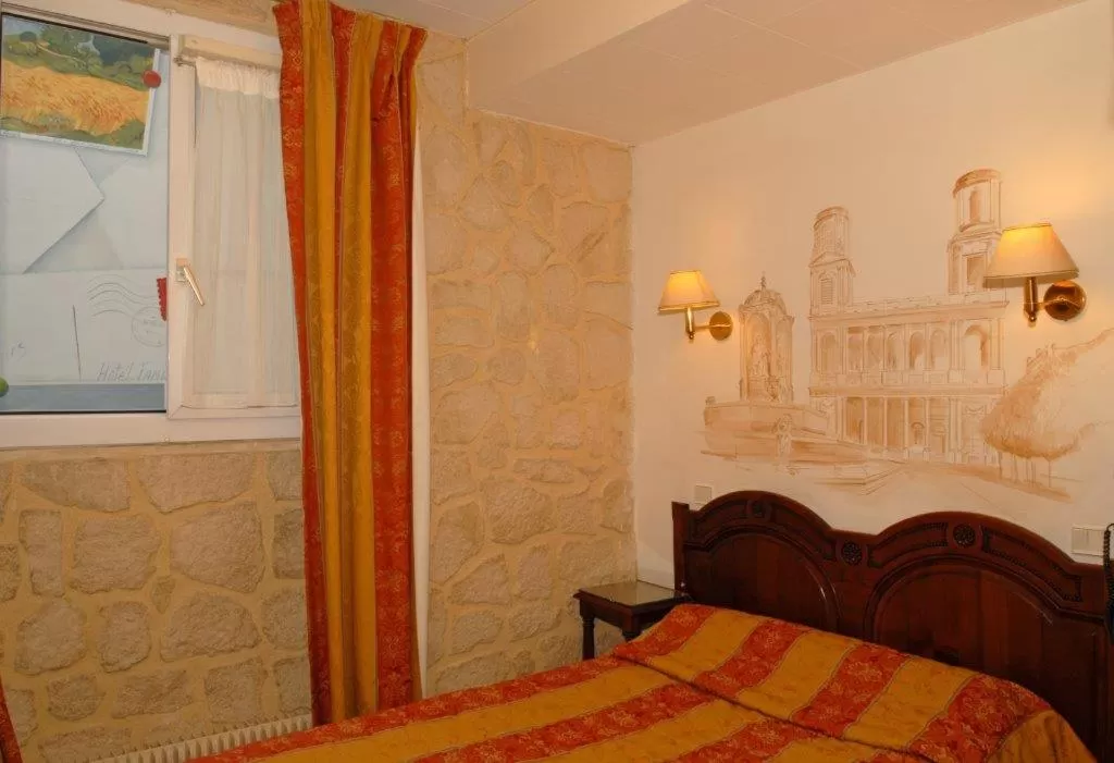 Single Room in Familia Hotel