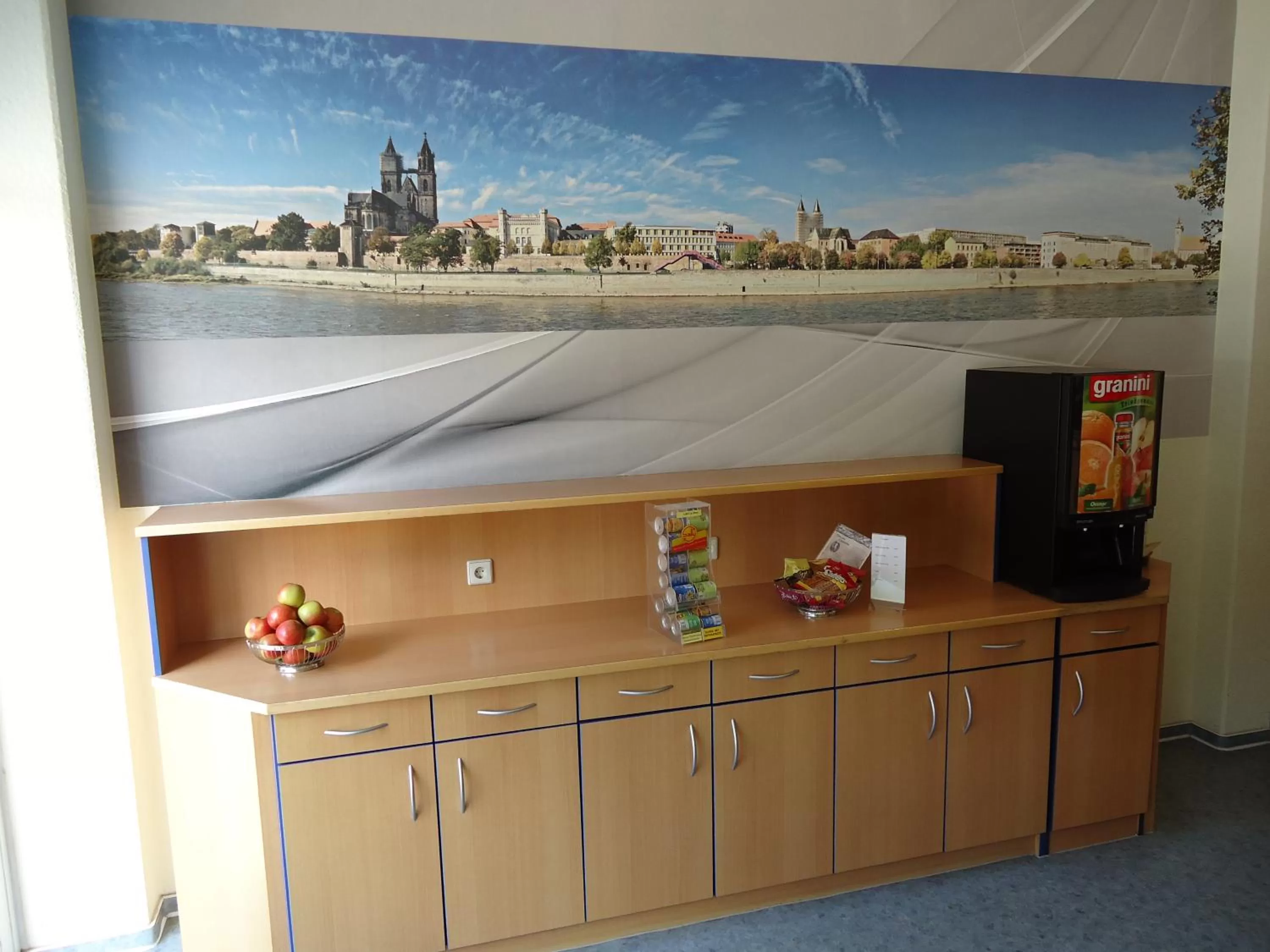 Restaurant/places to eat in Sleep & Go Hotel Magdeburg