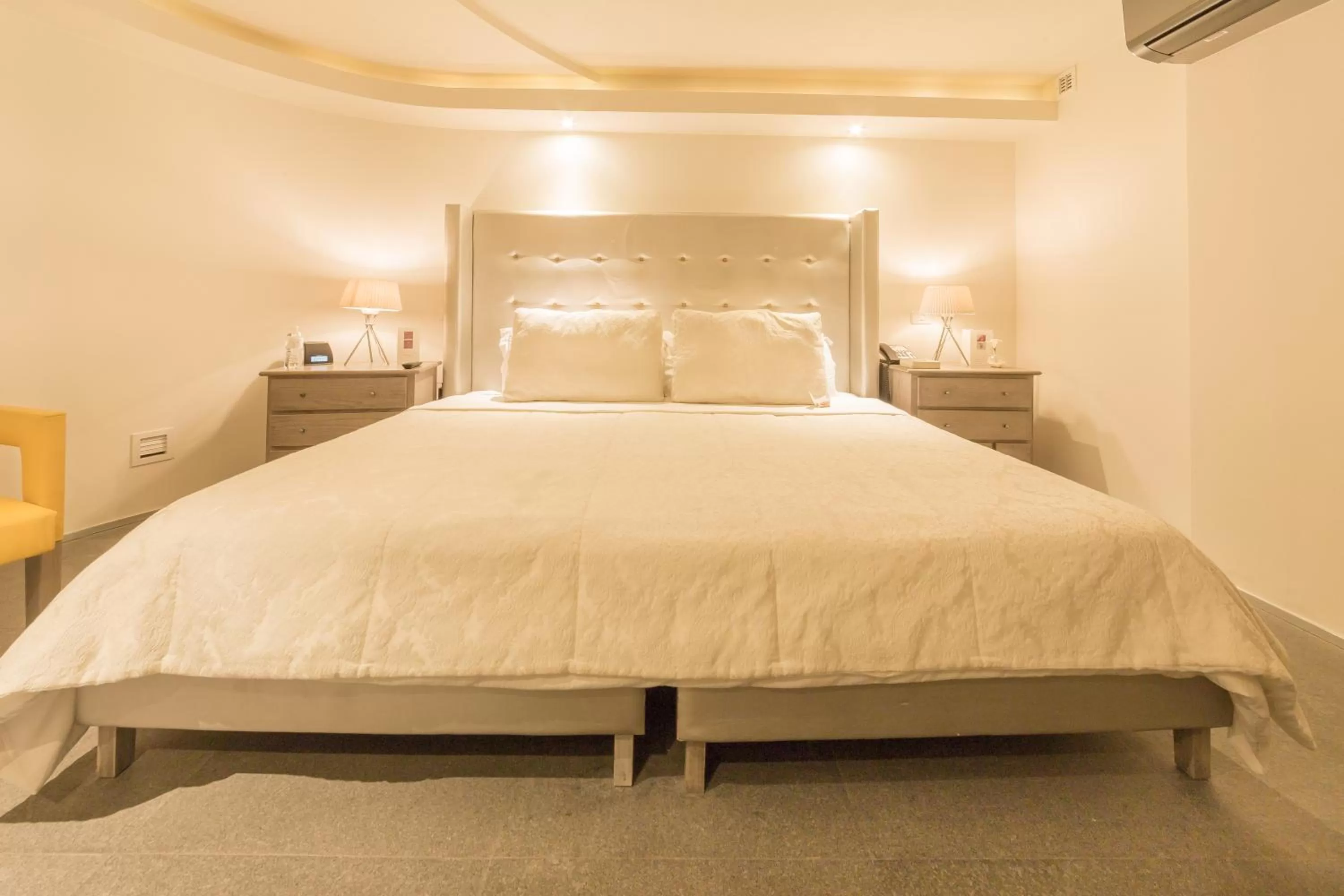 Bed in Suites Contempo