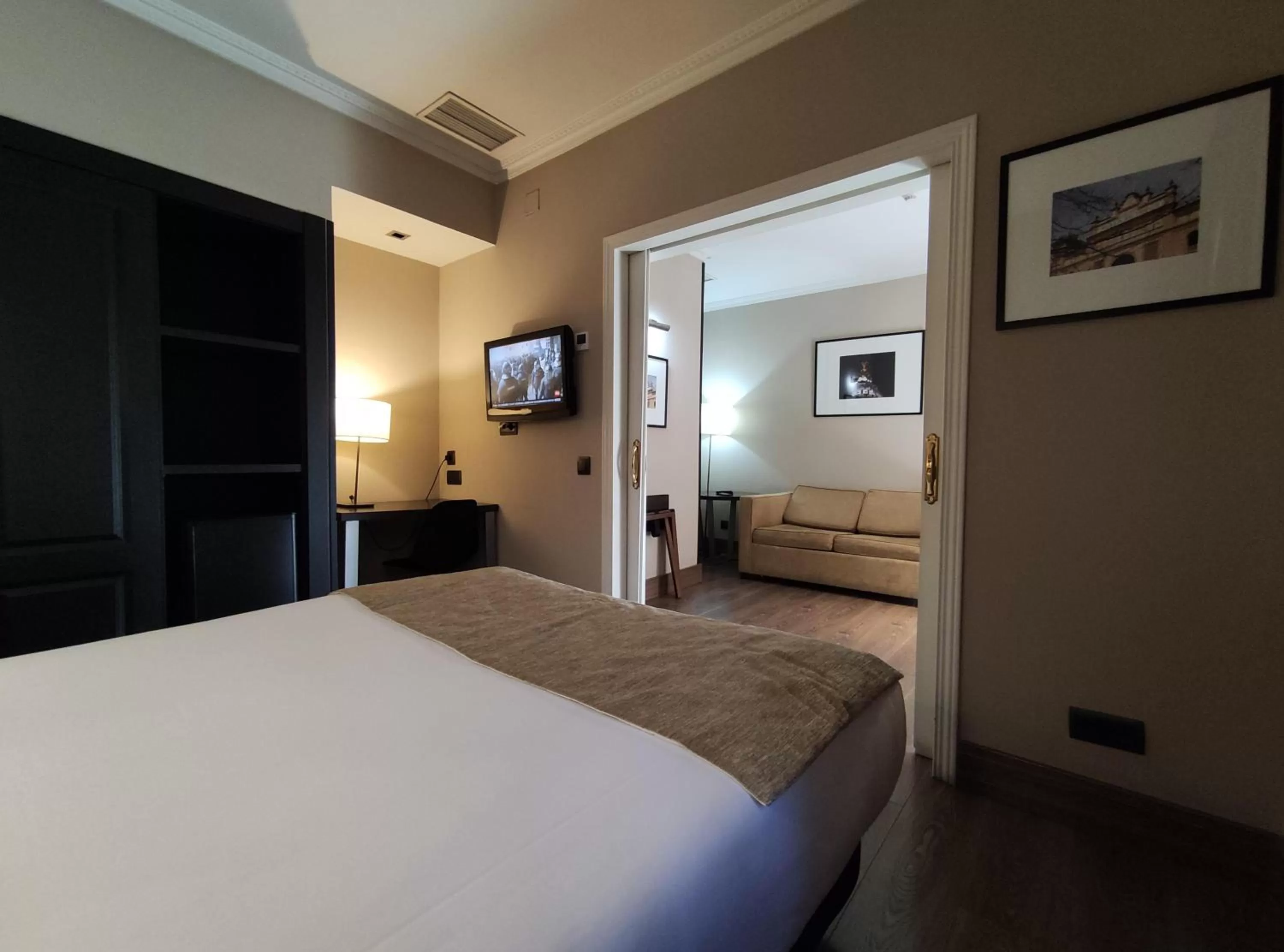 Photo of the whole room, Bed in Hotel Cortezo