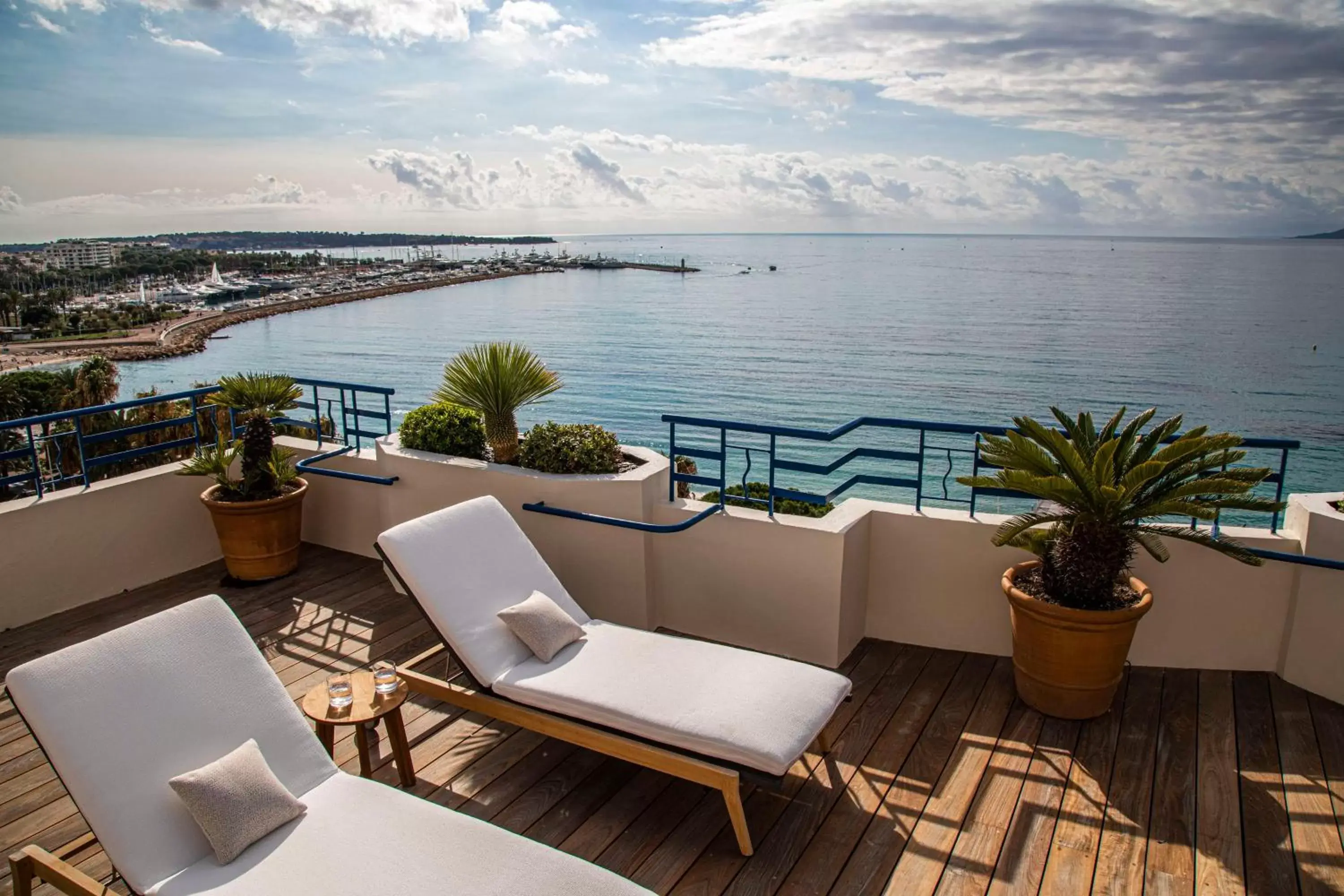 Photo of the whole room in Hôtel Martinez, in The Unbound Collection by Hyatt