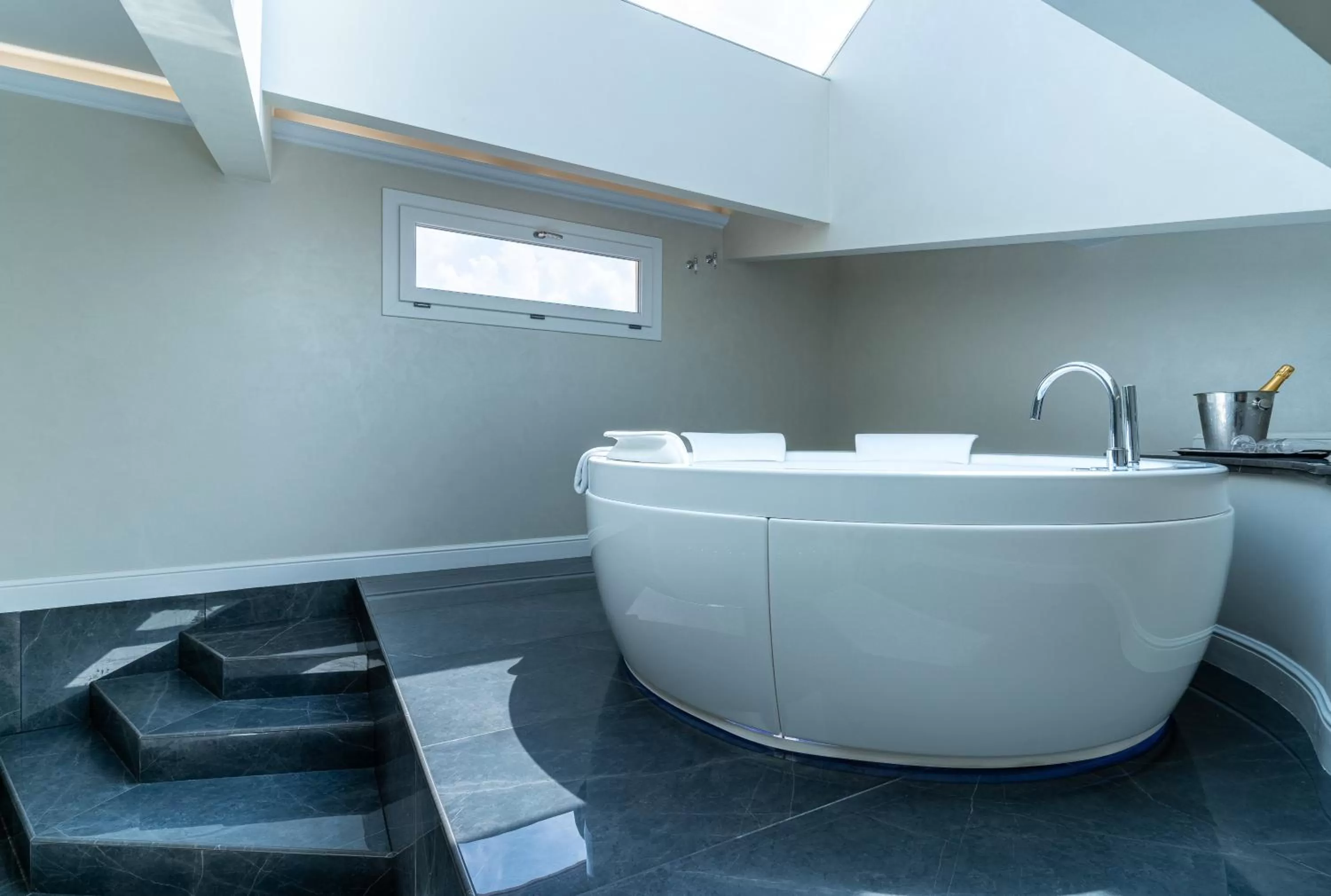 Hot Tub in The Moon Boutique Hotel & Spa