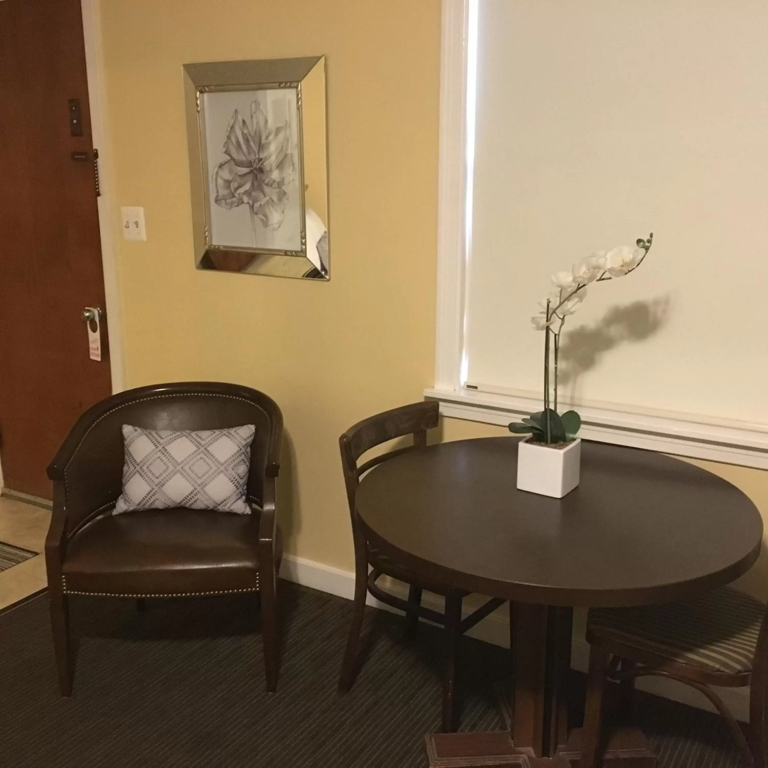Seating Area in Clarence Inn Extended Stay