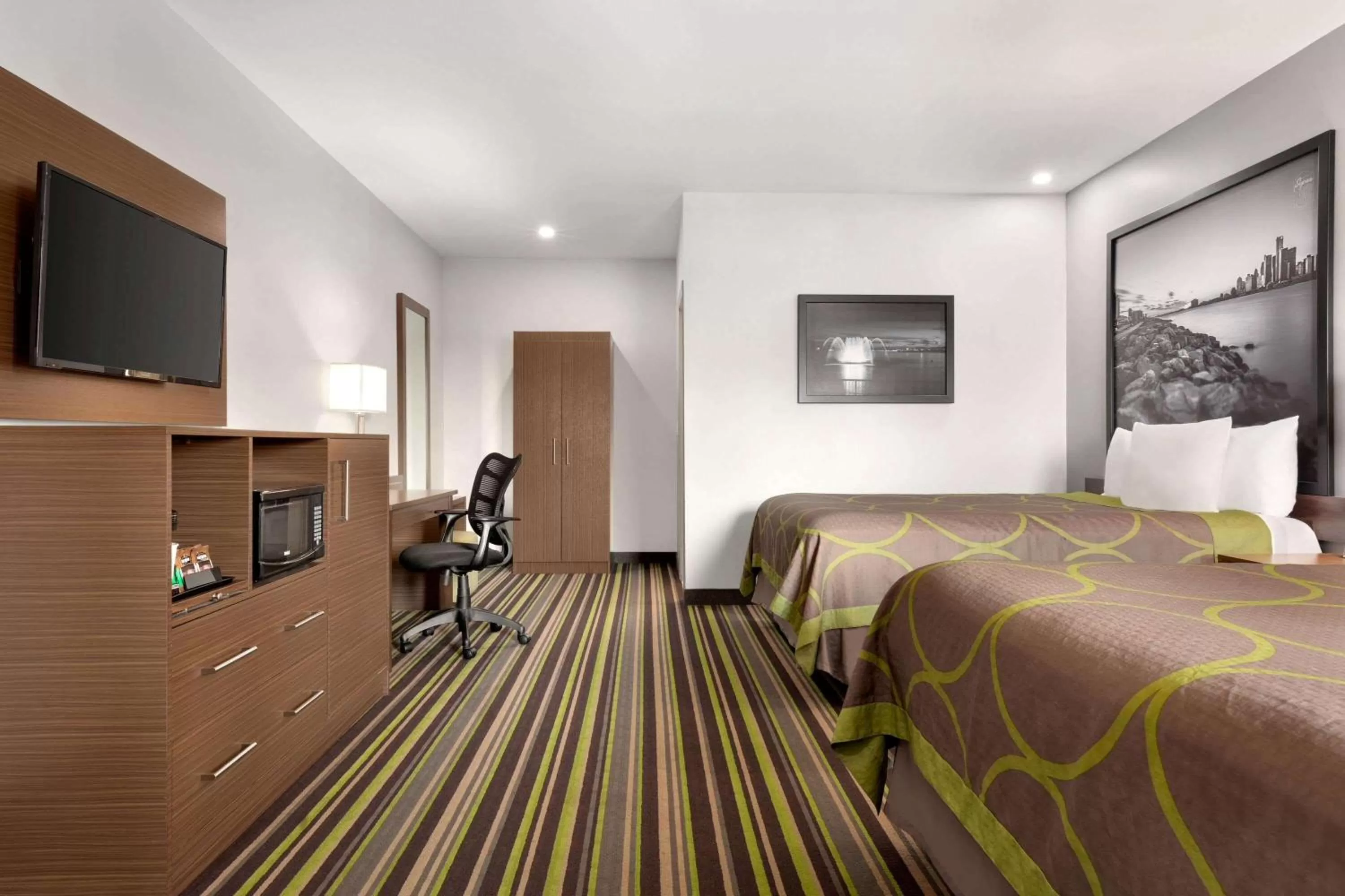 Photo of the whole room in Super 8 by Wyndham Windsor/Dougall