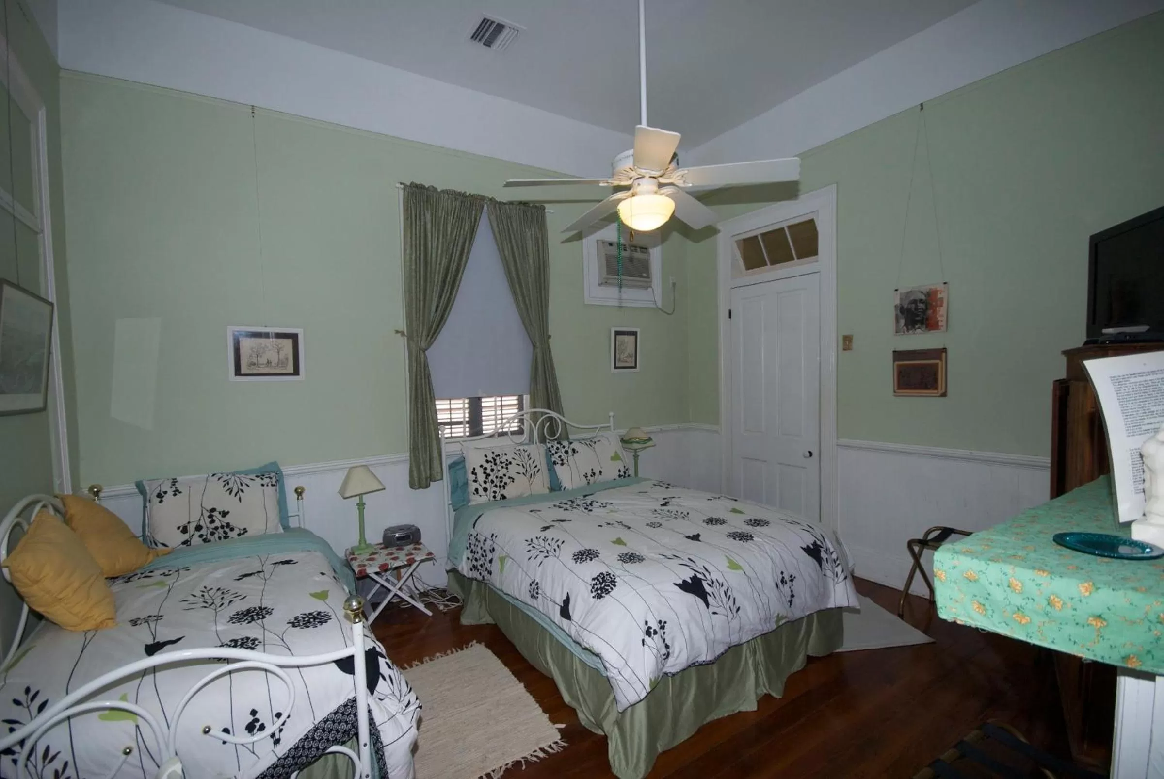 Bedroom, Bed in The Burgundy Bed and Breakfast