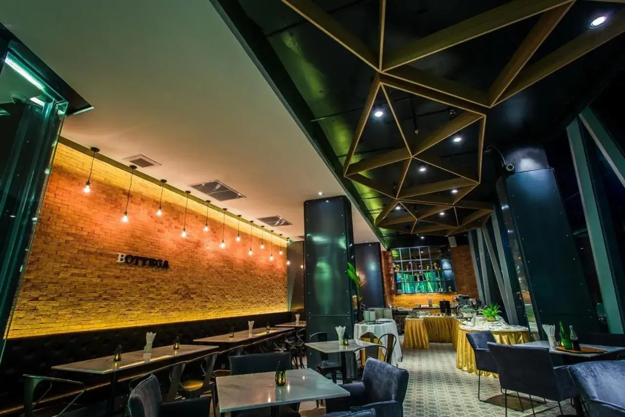 Lounge or bar in Crystal Hotel Hat Yai (SHA Extra Plus)