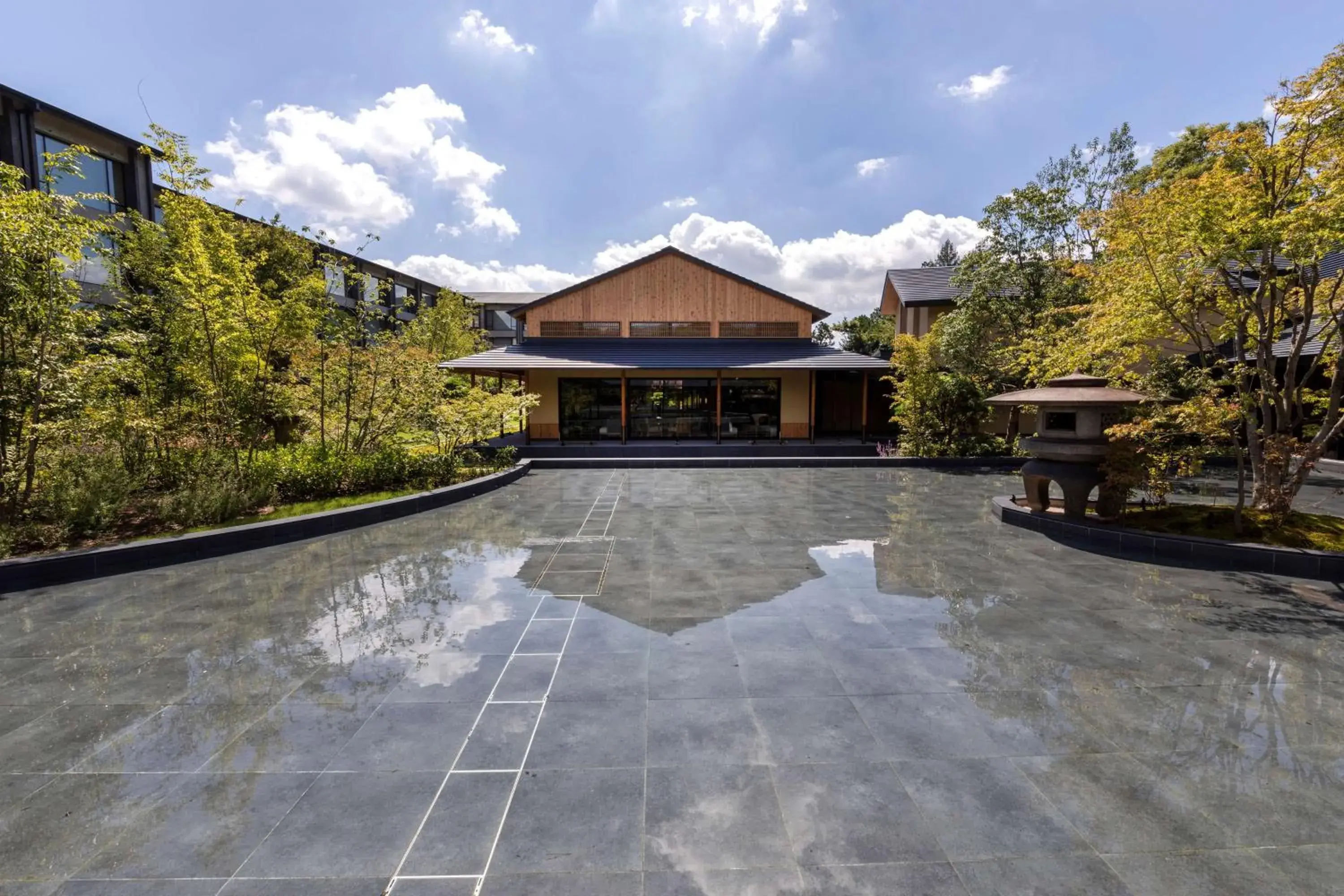 Property building in ROKU KYOTO, LXR Hotels & Resorts by Hilton Property building in ROKU KYOTO, LXR Hotels & Resorts by Hilton