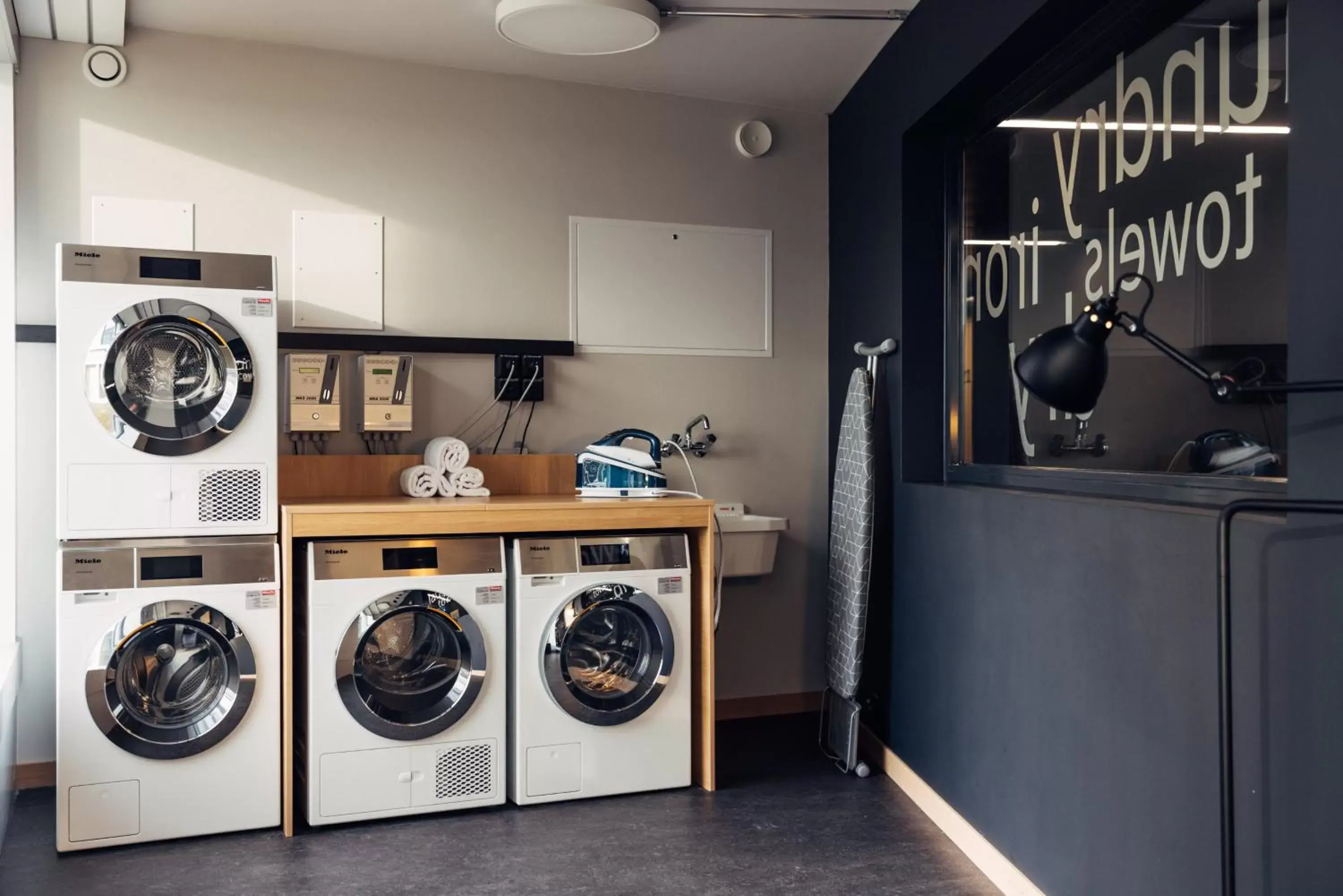 washing machine, Kitchen/Kitchenette in harry's home Bern-Expo