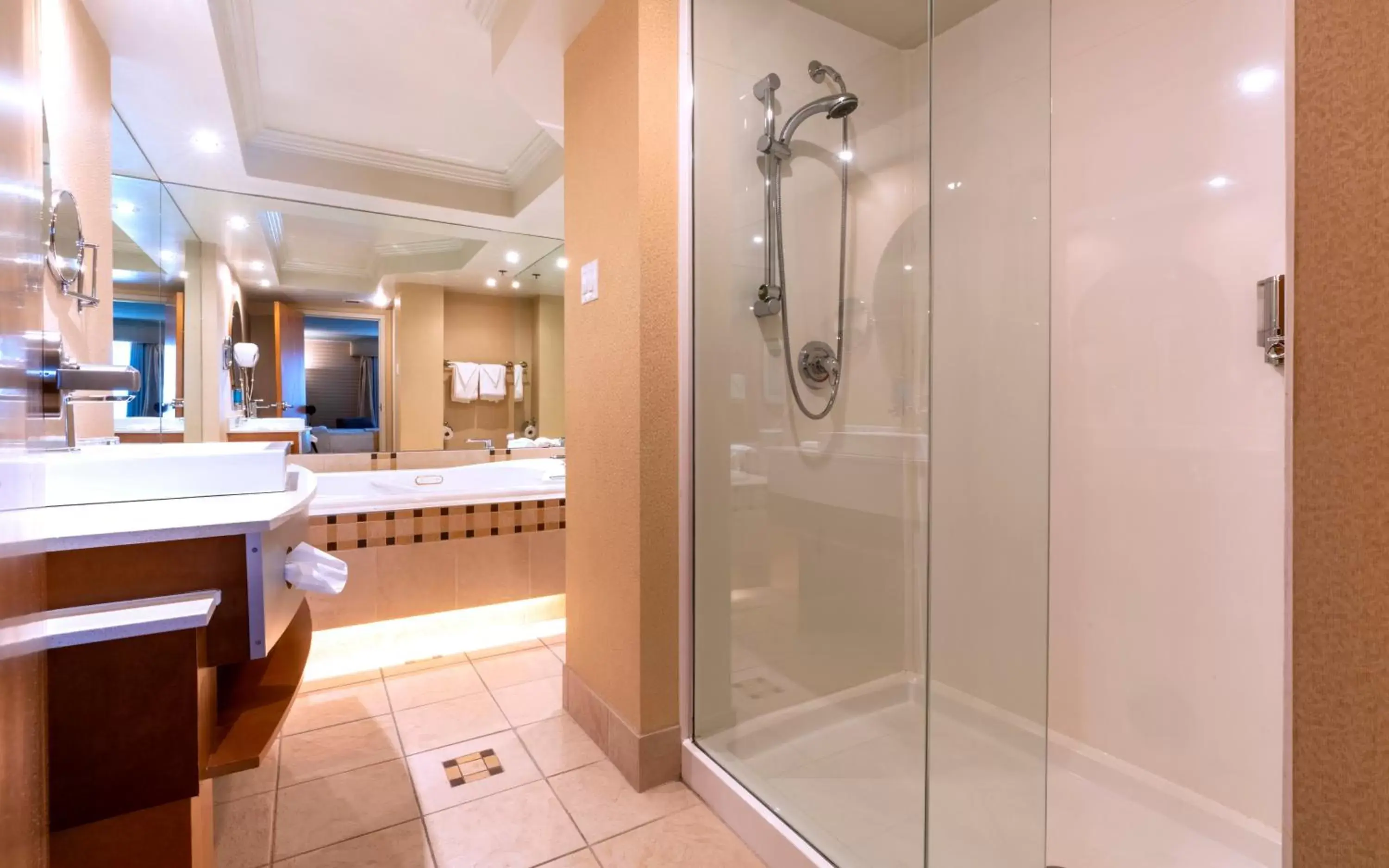 Shower, Bathroom in Hôtel Lindbergh