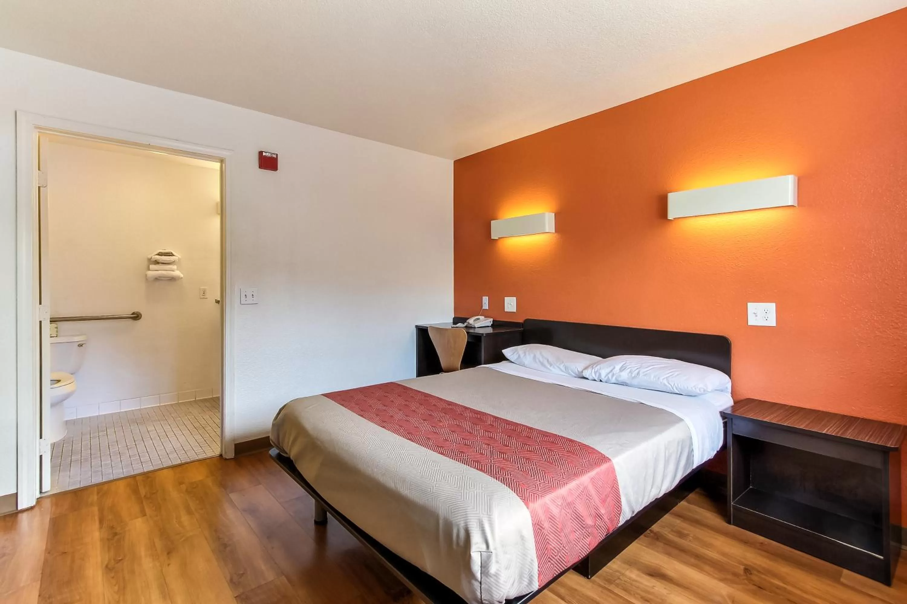 Photo of the whole room, Bed in Motel 6-Santa Clara, CA