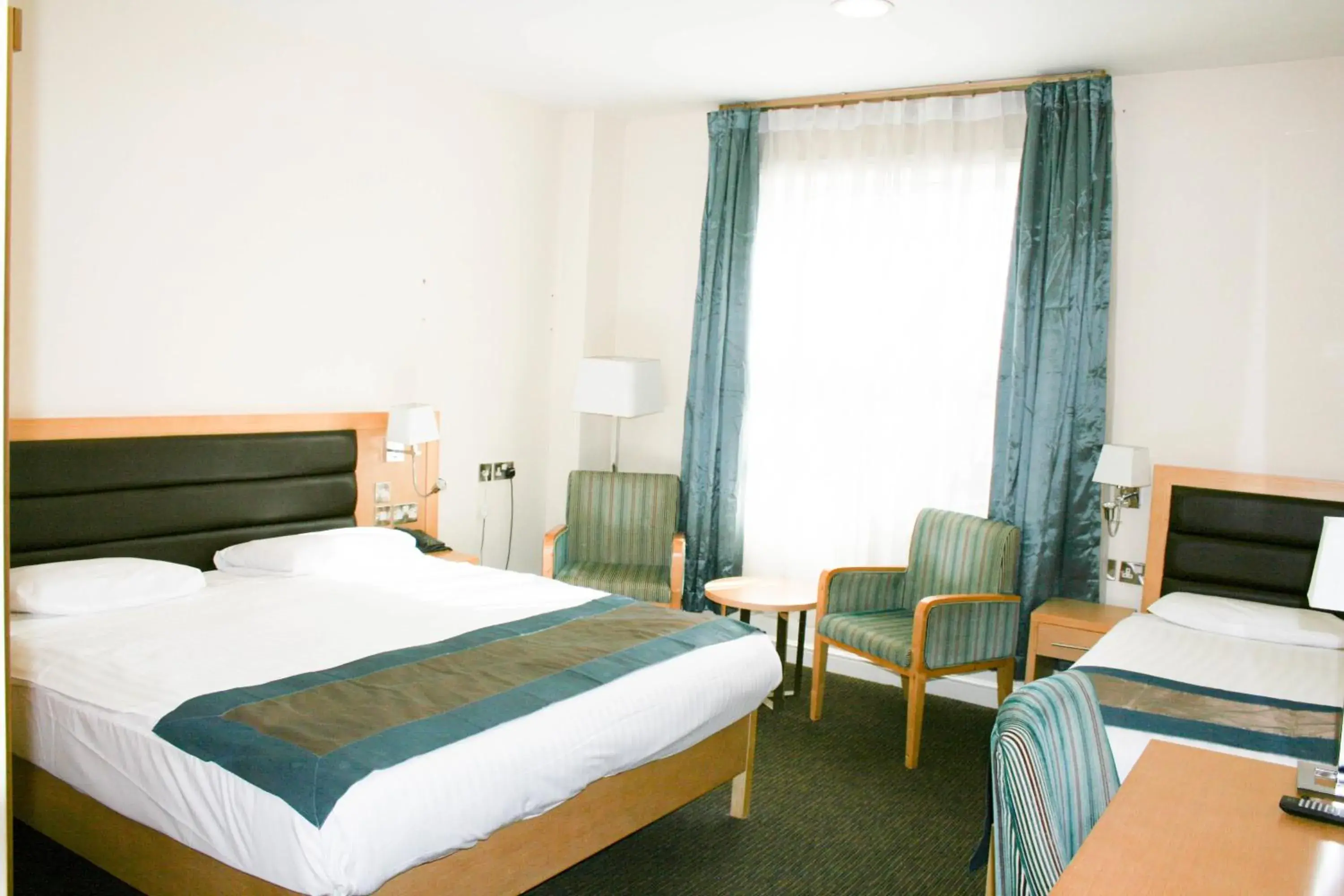 Superior Triple Room in Cromwell International Hotel