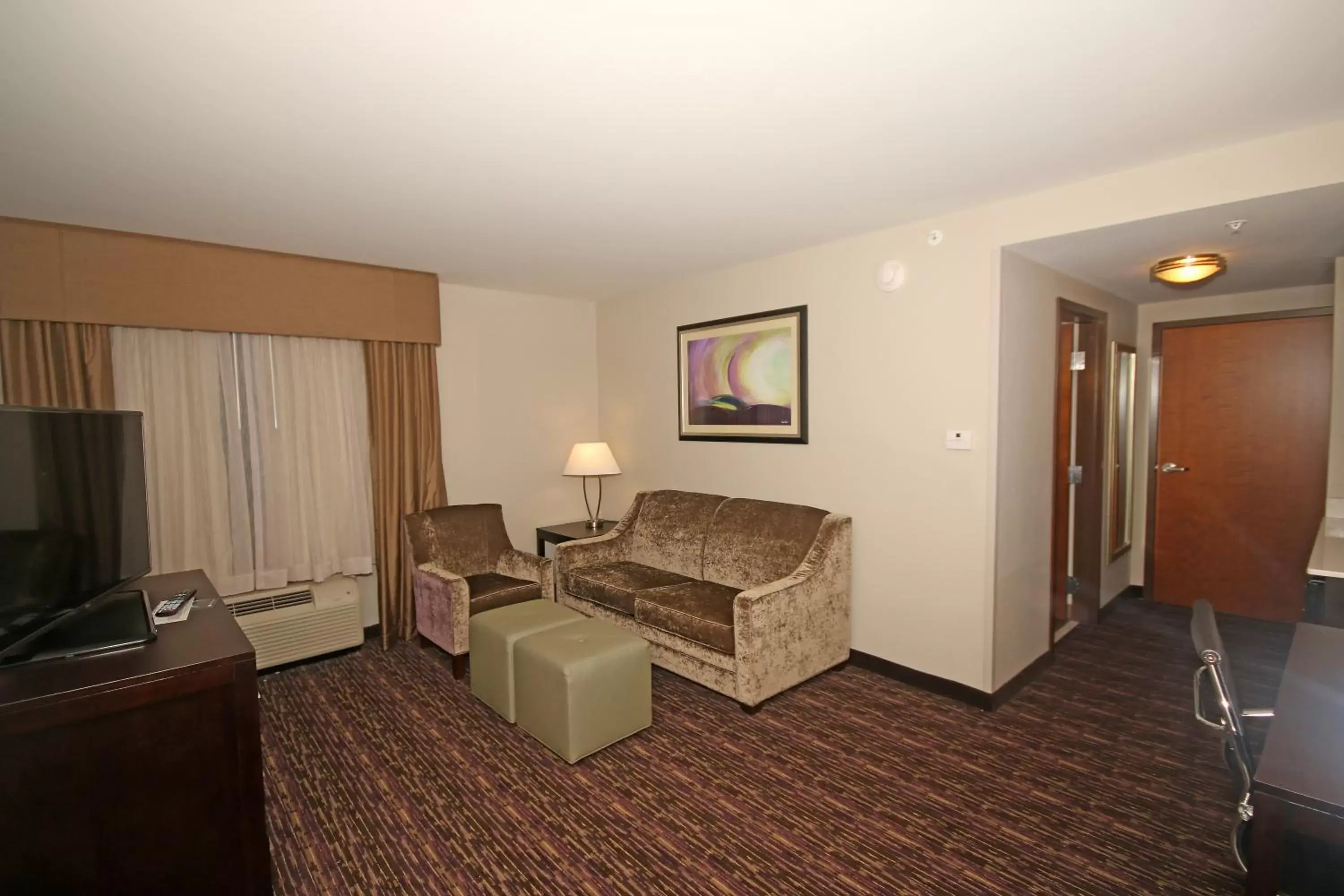 Photo of the whole room, Seating Area in Holiday Inn Express & Suites Charlotte North, an IHG Hotel