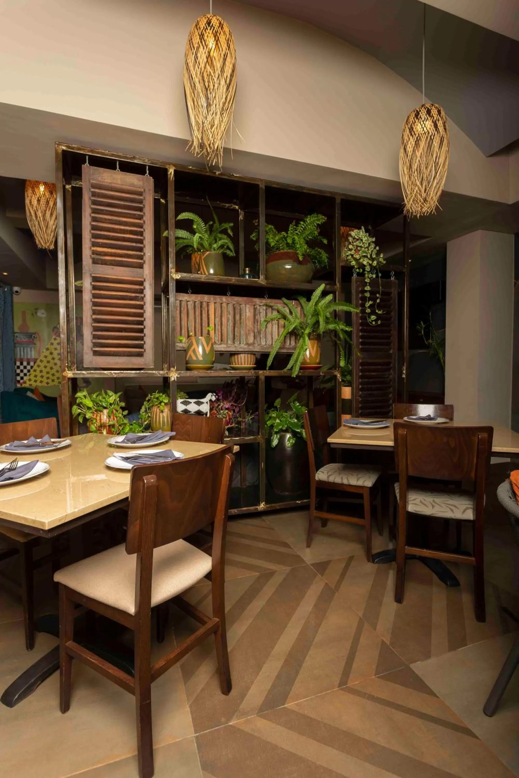 Restaurant/places to eat in Roots Hotel Apartment