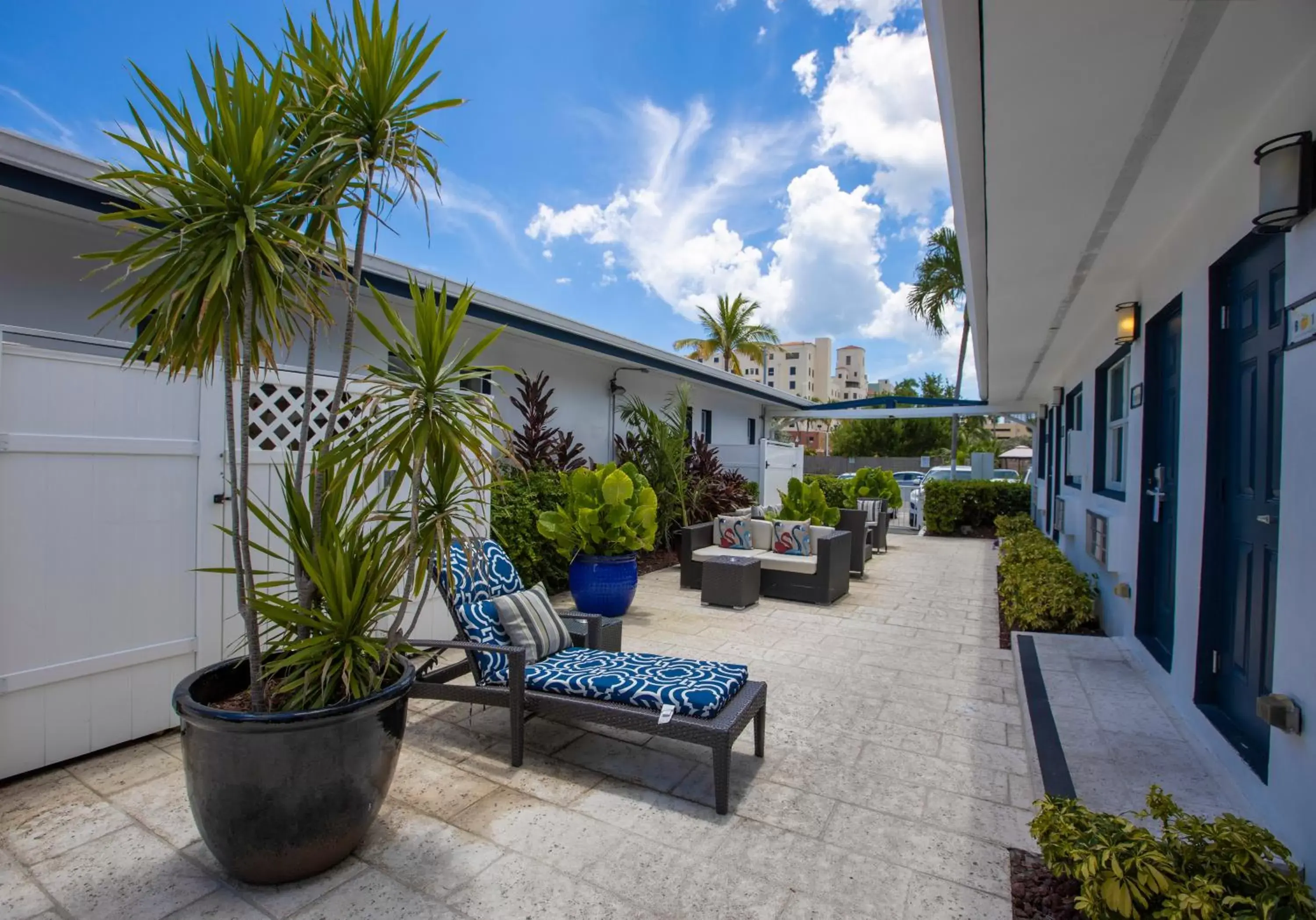 Patio in Hollywood Beach Suites and Hotel