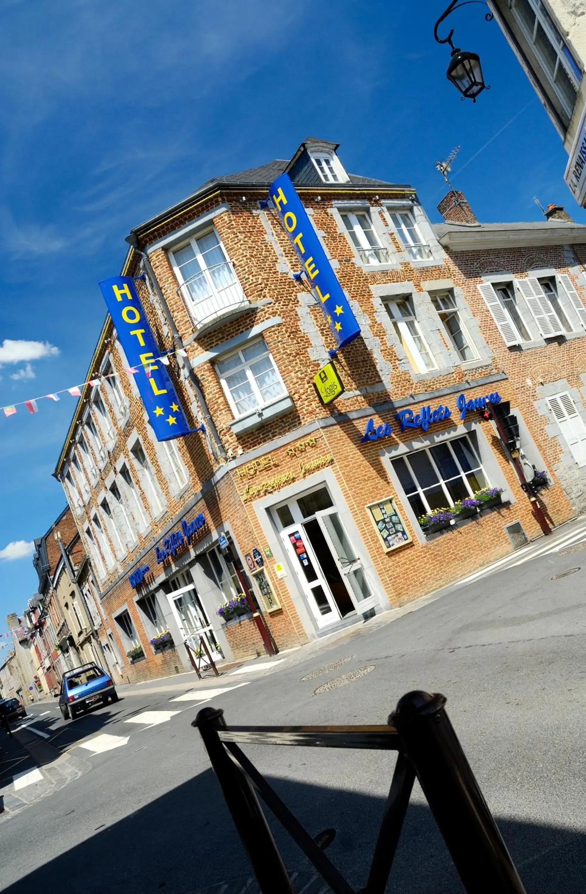 Facade/entrance, Property Building in Les Reflets Jaunes