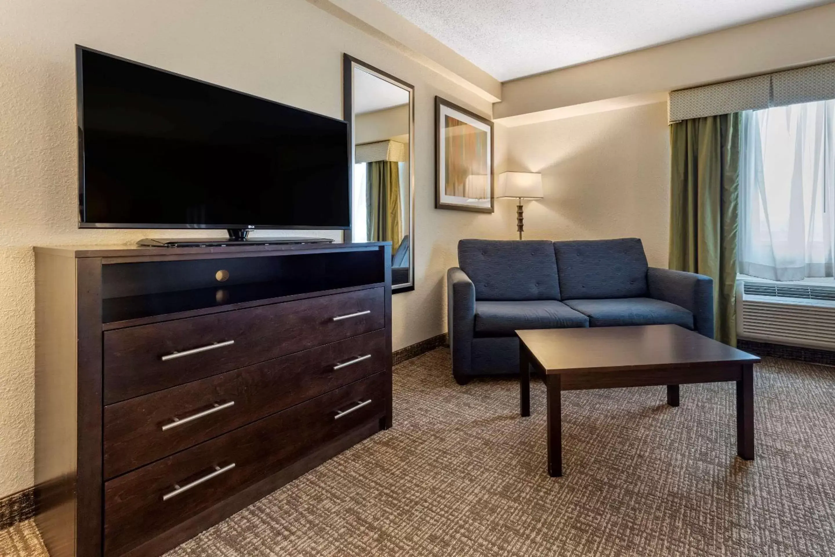 Photo of the whole room, TV/Entertainment Center in Comfort Inn & Suites Butler
