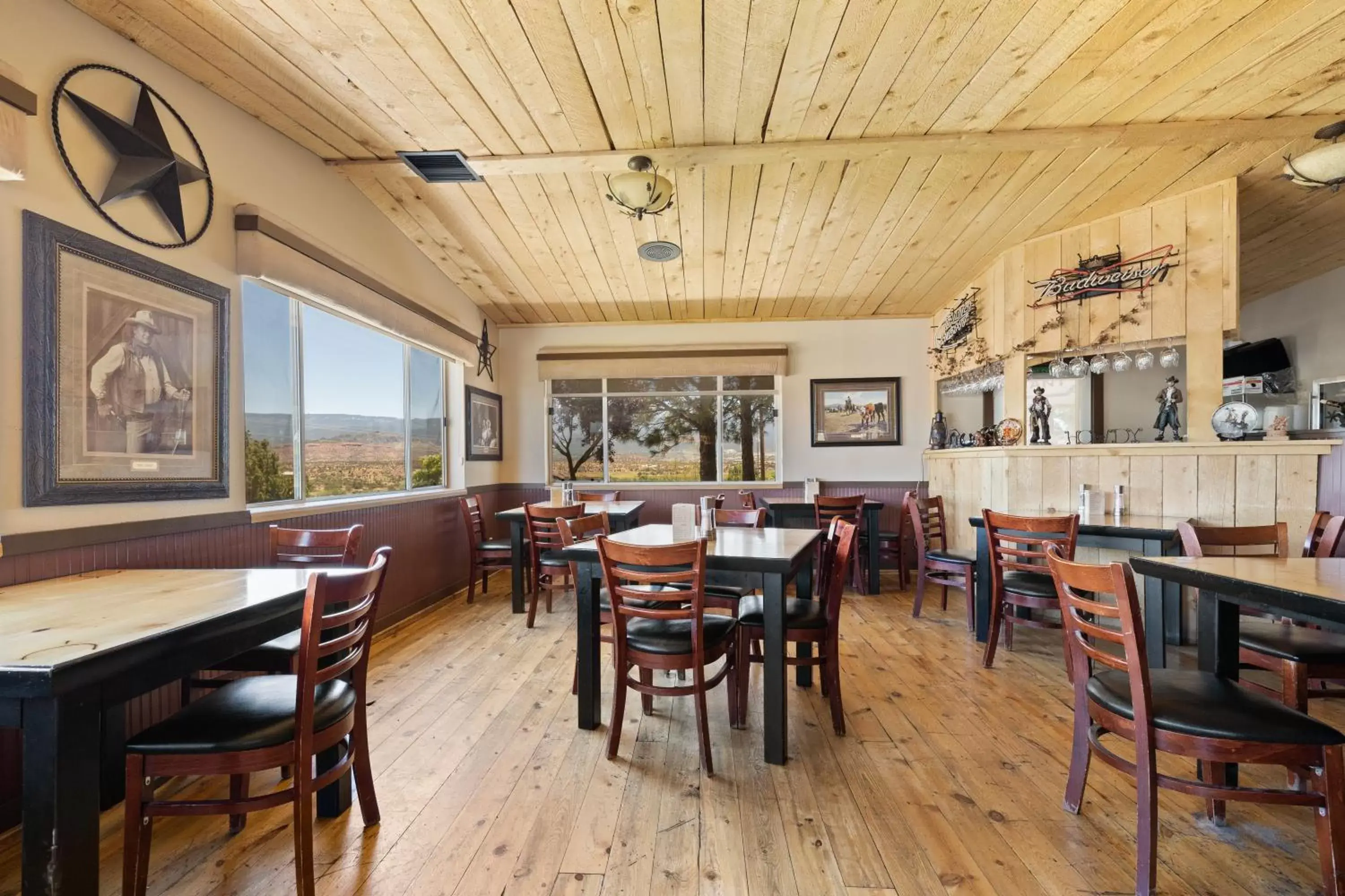 Restaurant/Places to Eat in Broken Spur Inn & Steakhouse
